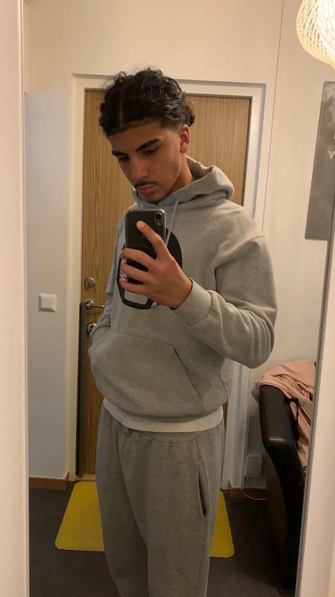 @Mo1of1