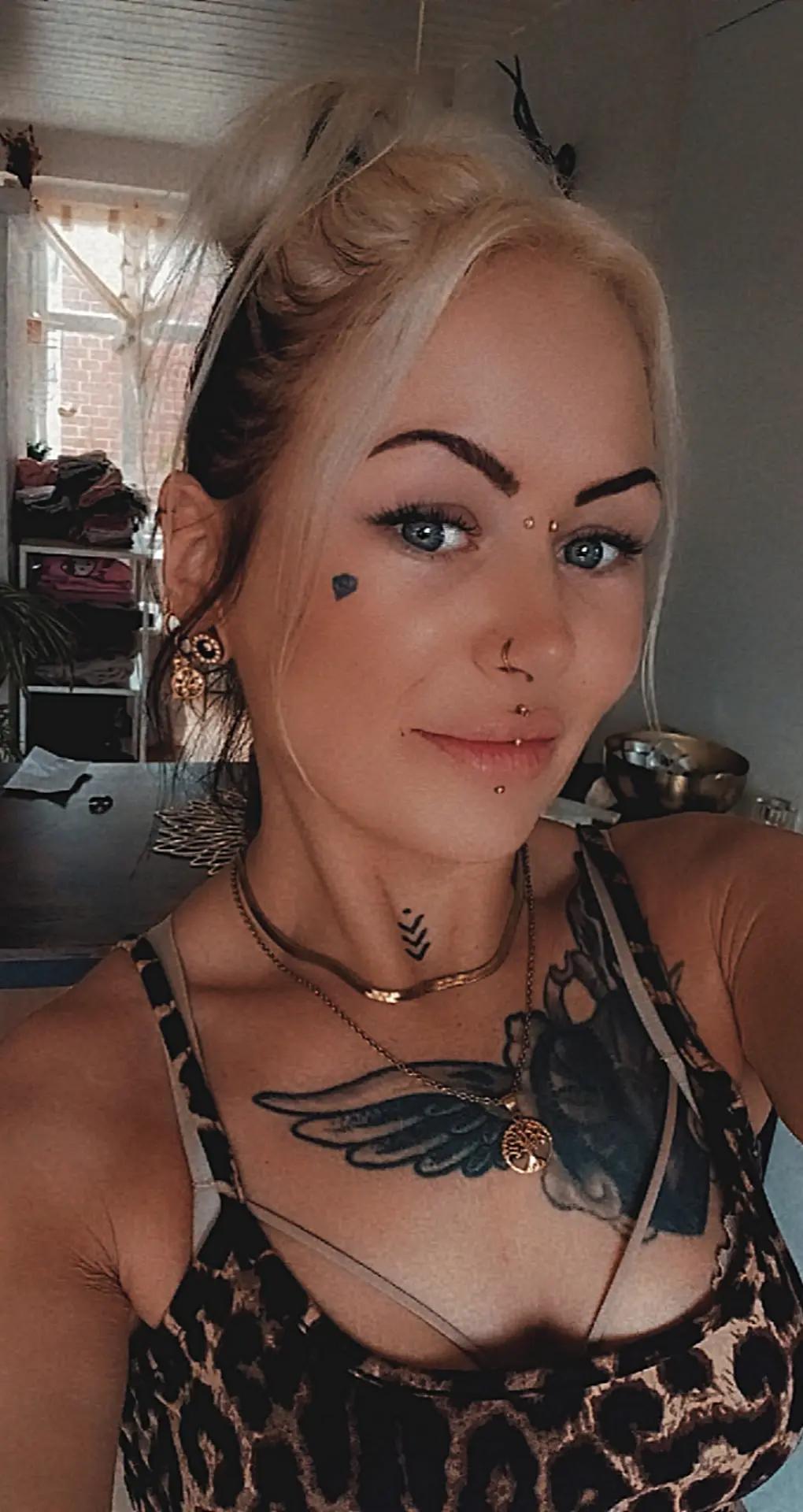 @MayaSophie Pink