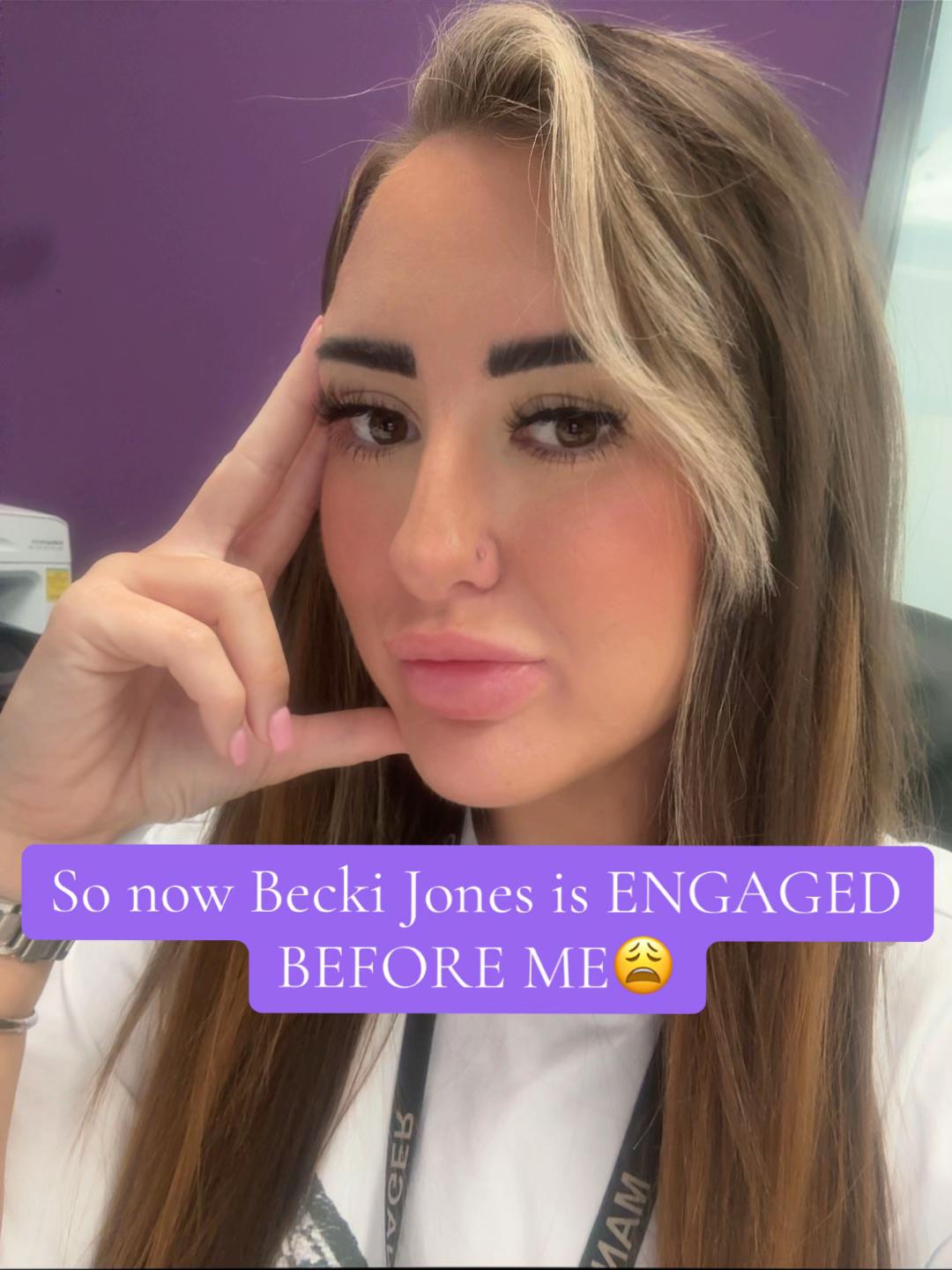 @Carly Moore🍒🧿