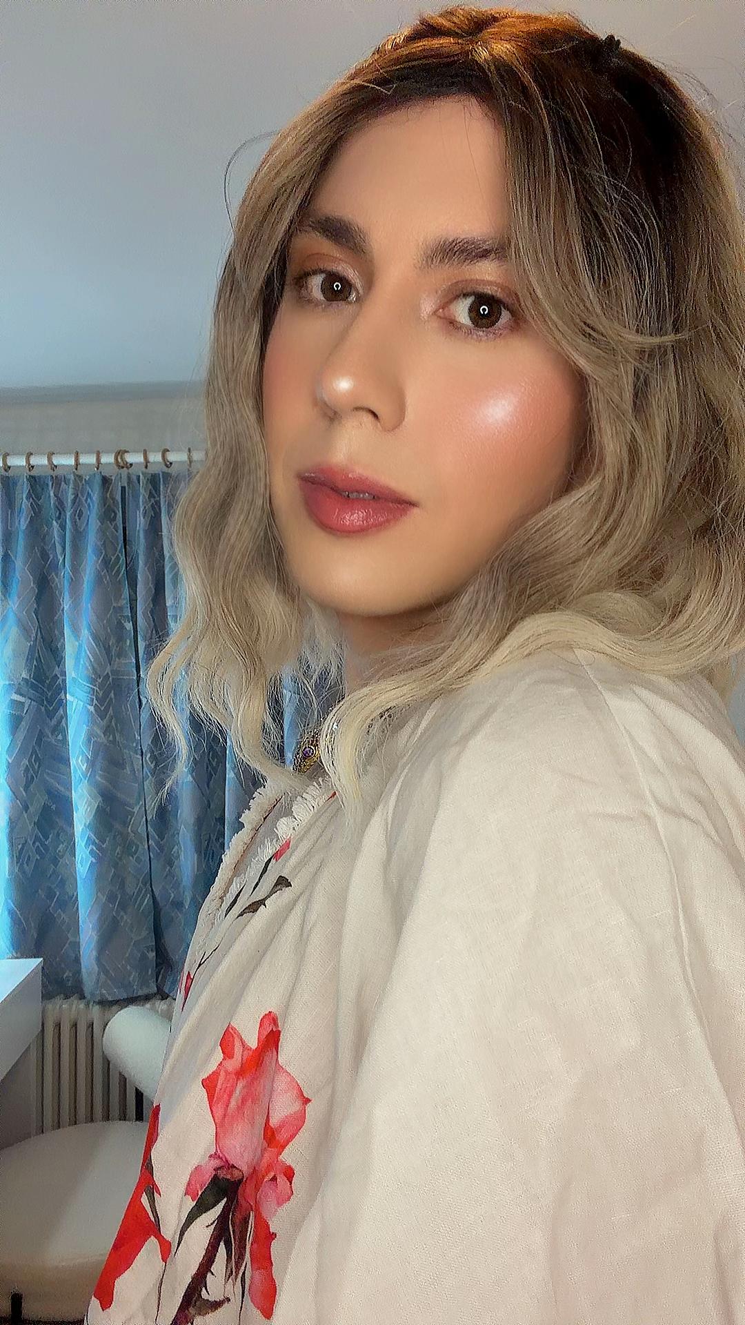 @callmeGia