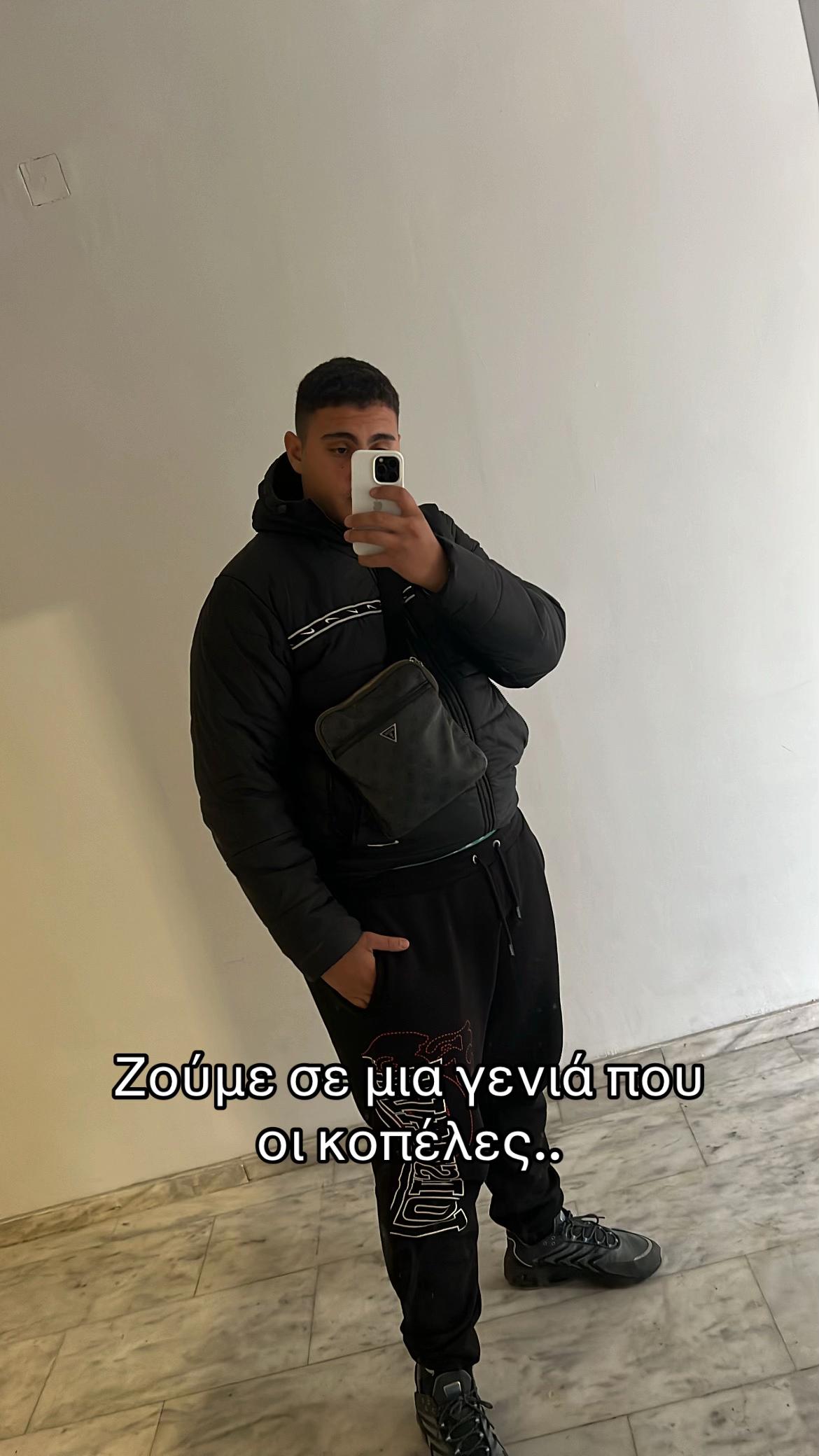 @🦍
