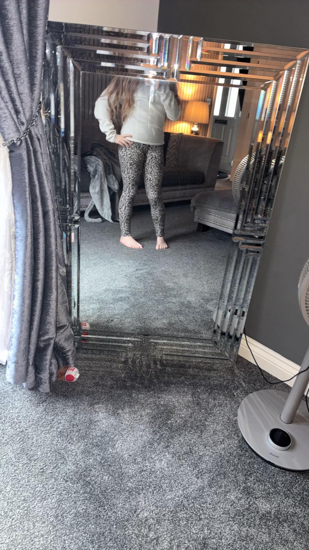 @holliedavies13