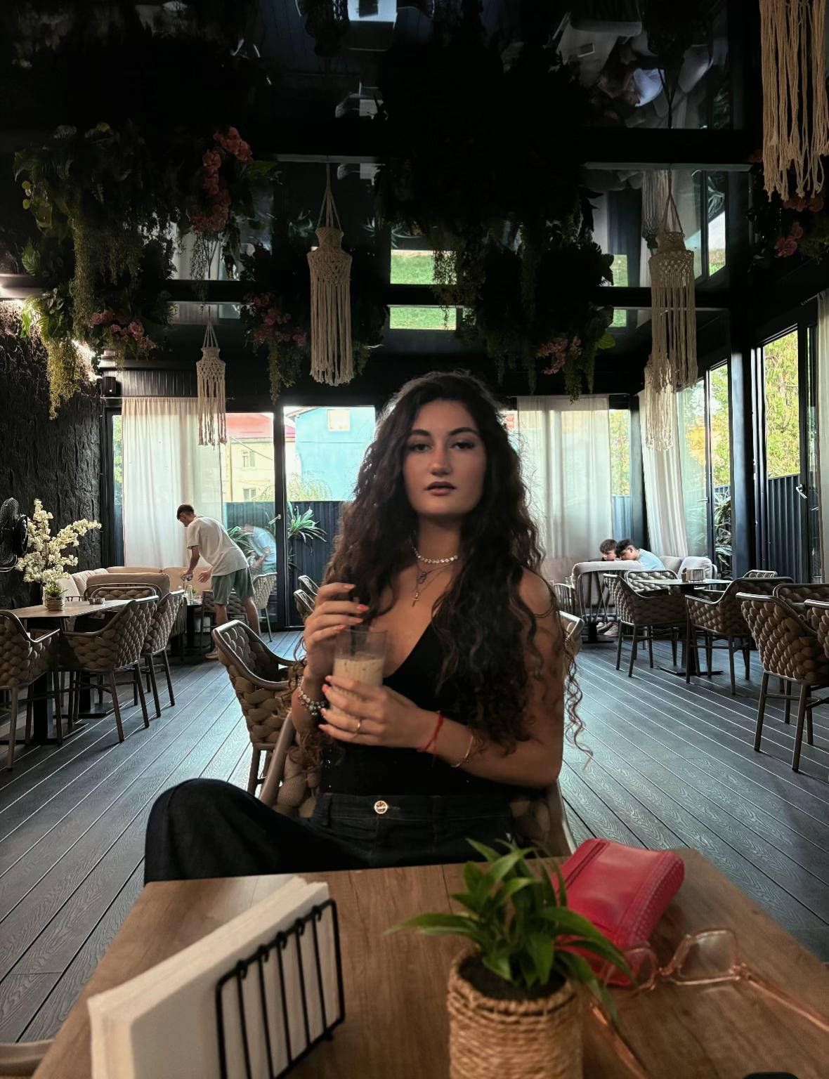 @laura beleaua