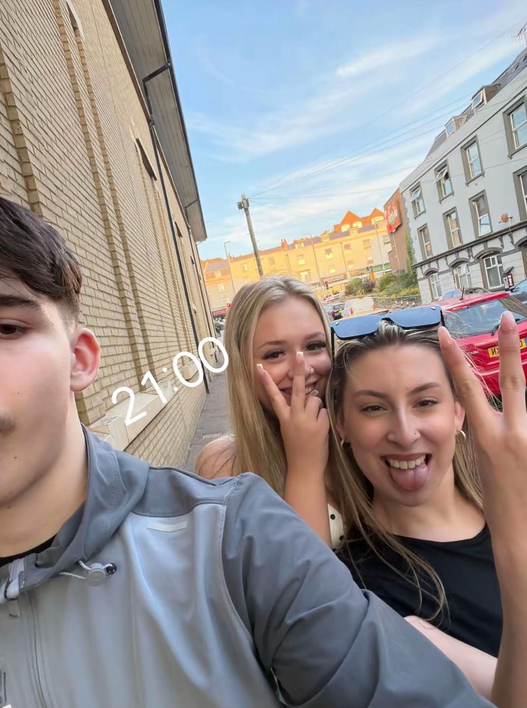 @𝐁𝐫𝐨𝐨𝐤𝐞