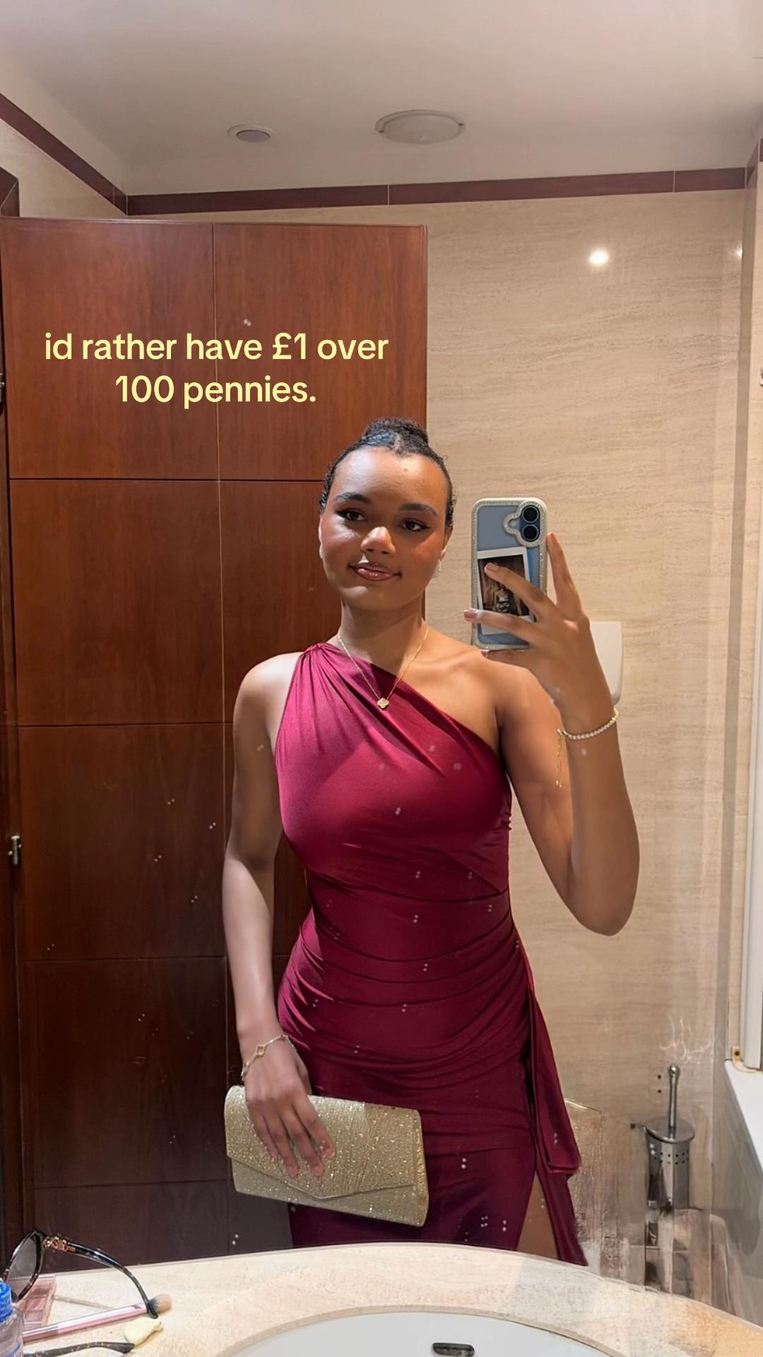 @𝐂𝐡𝐥𝐨🤍🎀
