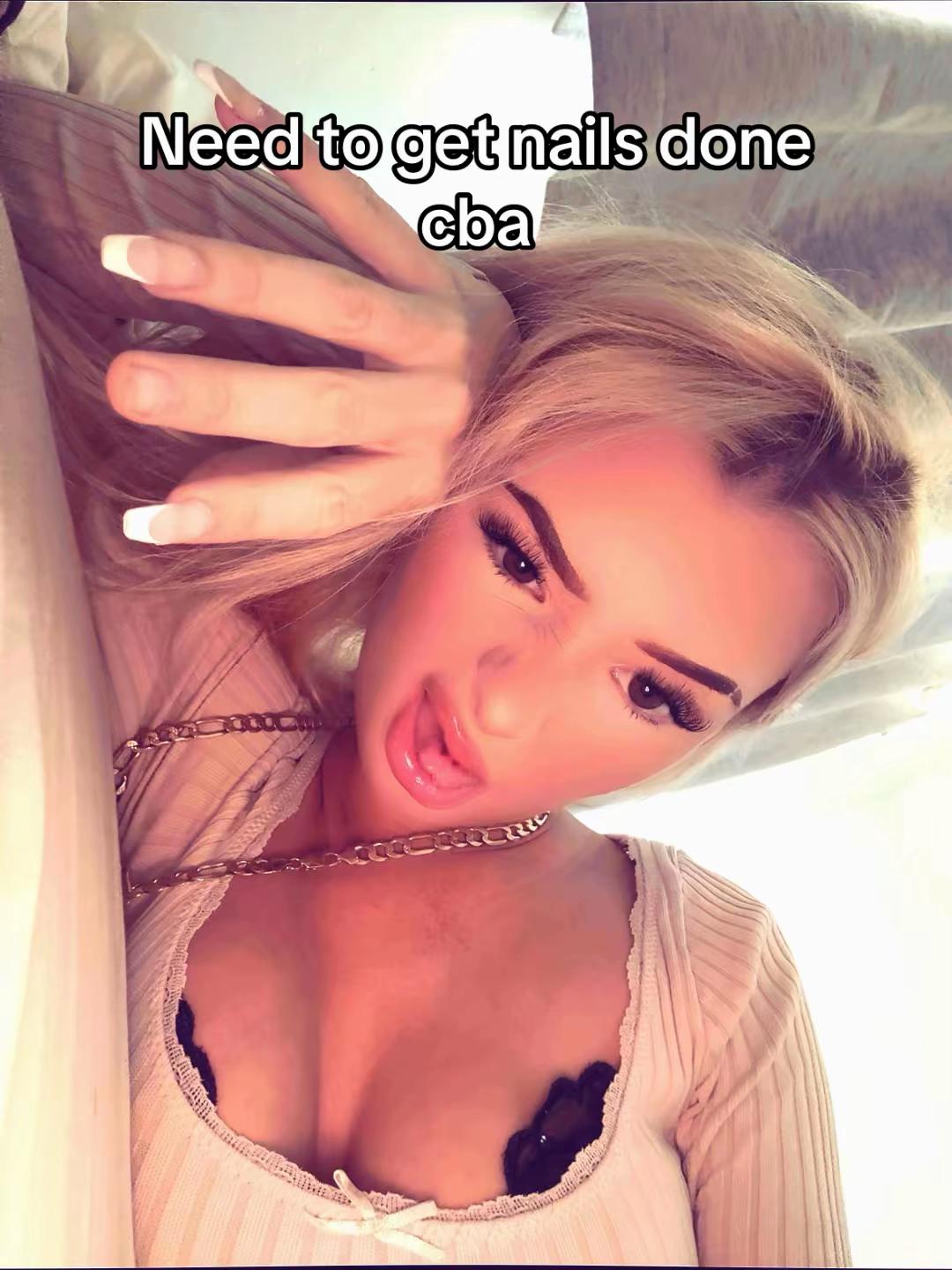 @Elliequigley