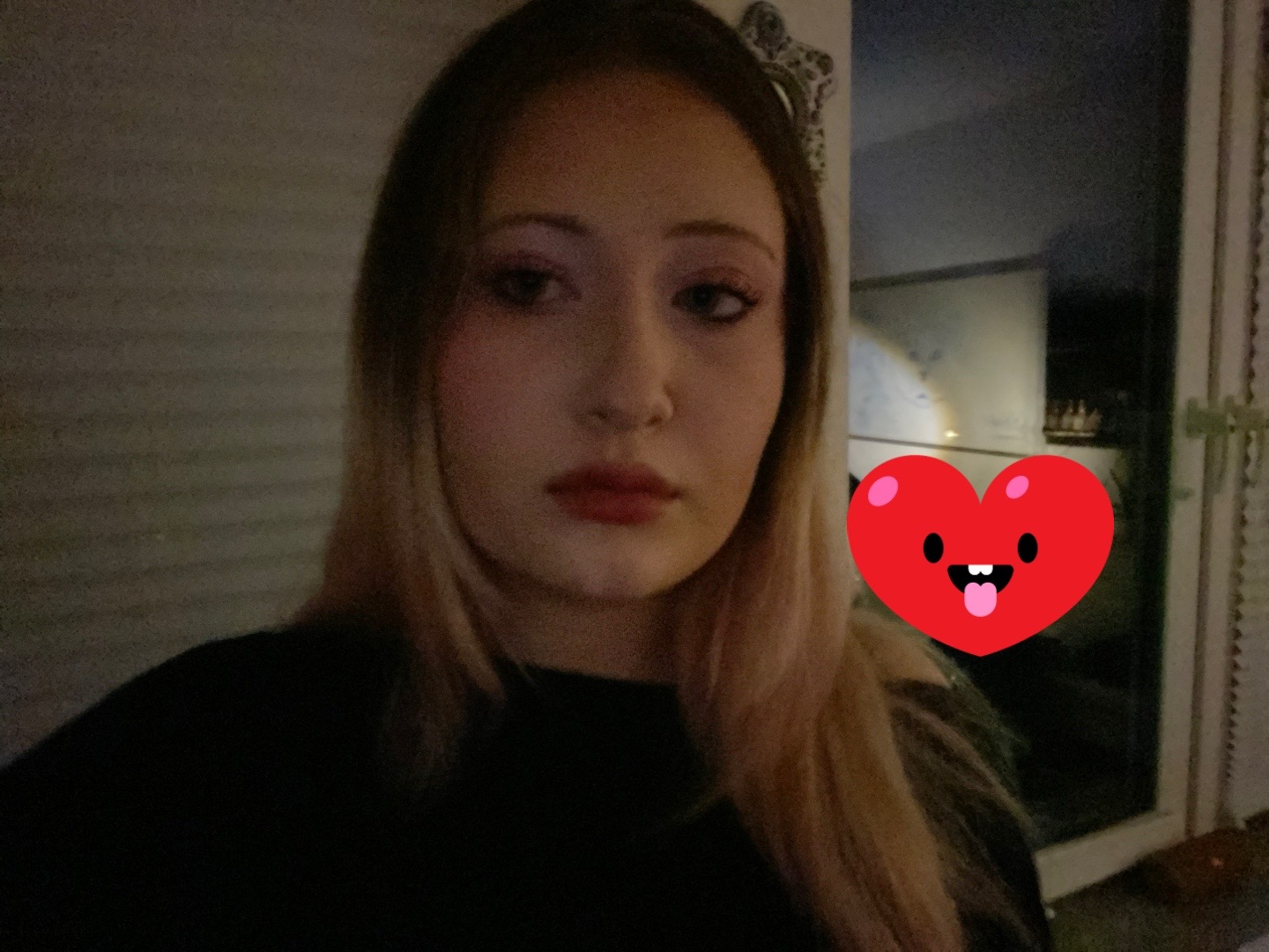 @😸