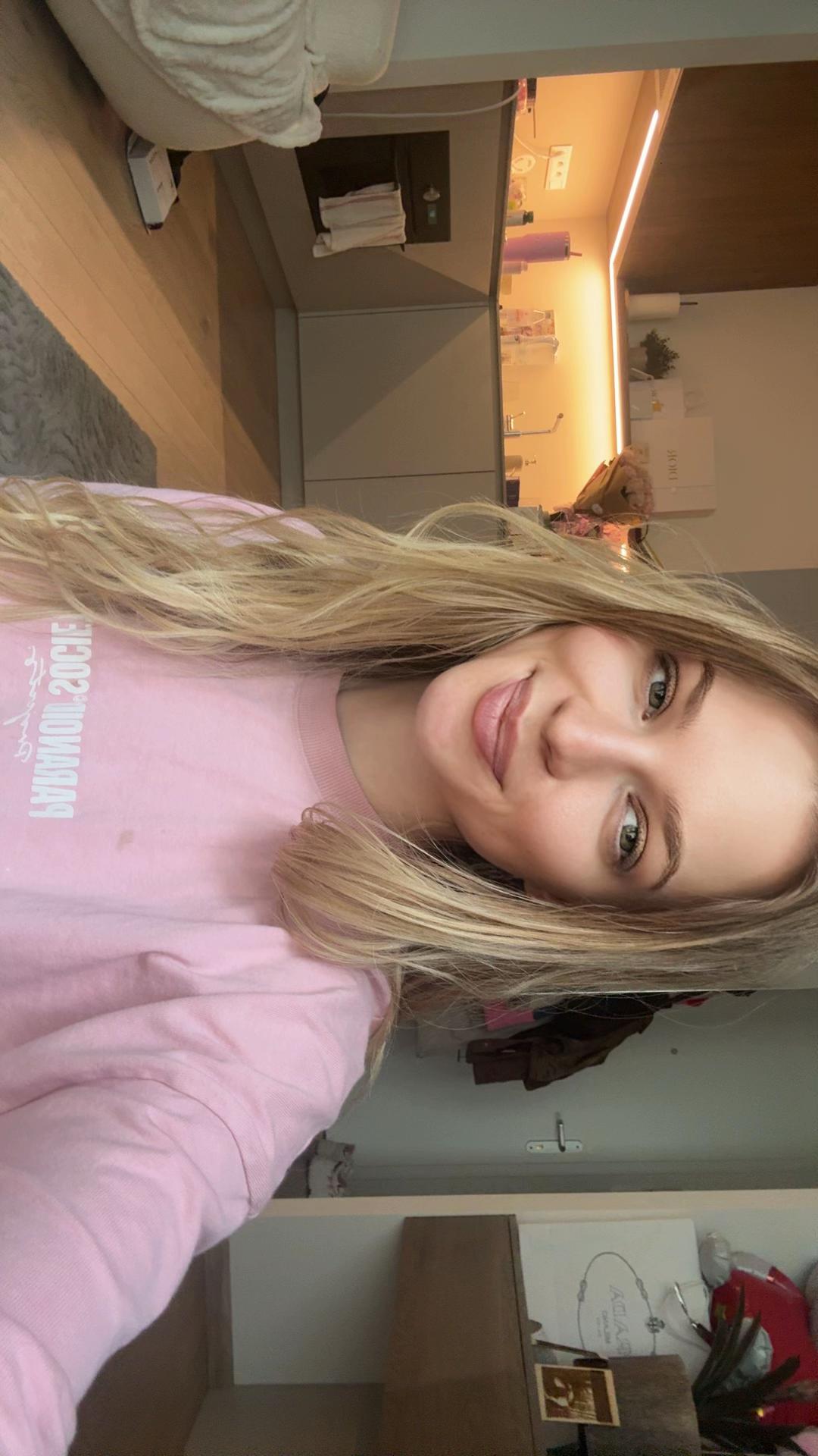 @Bella
