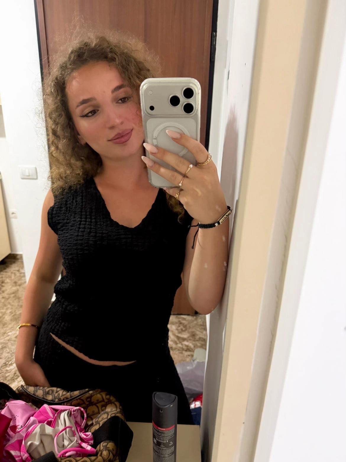 @anitaa
