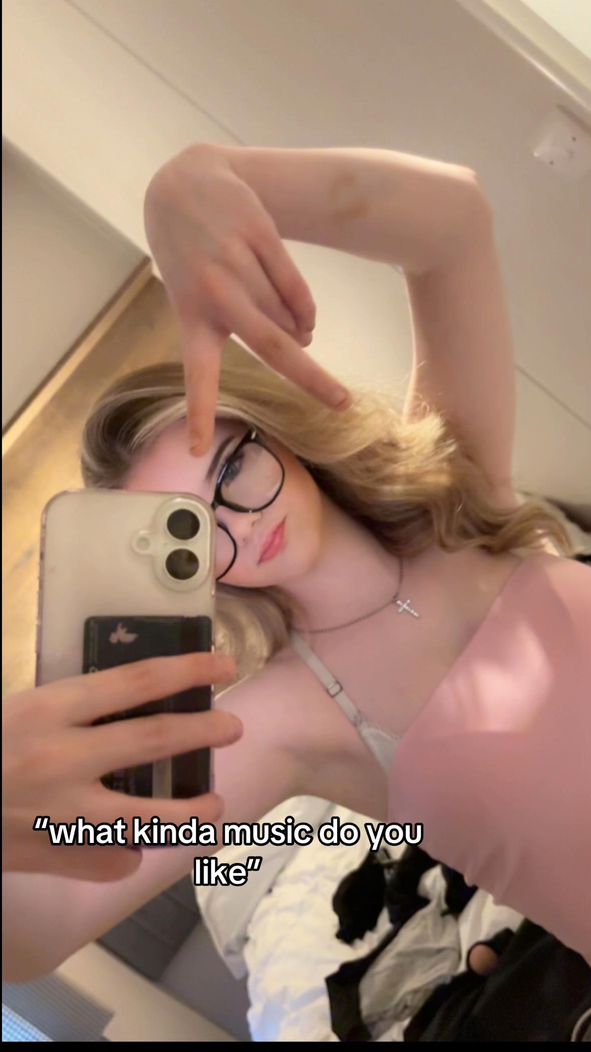 @𝐛𝐞𝐜𝐬 ❤︎︎
