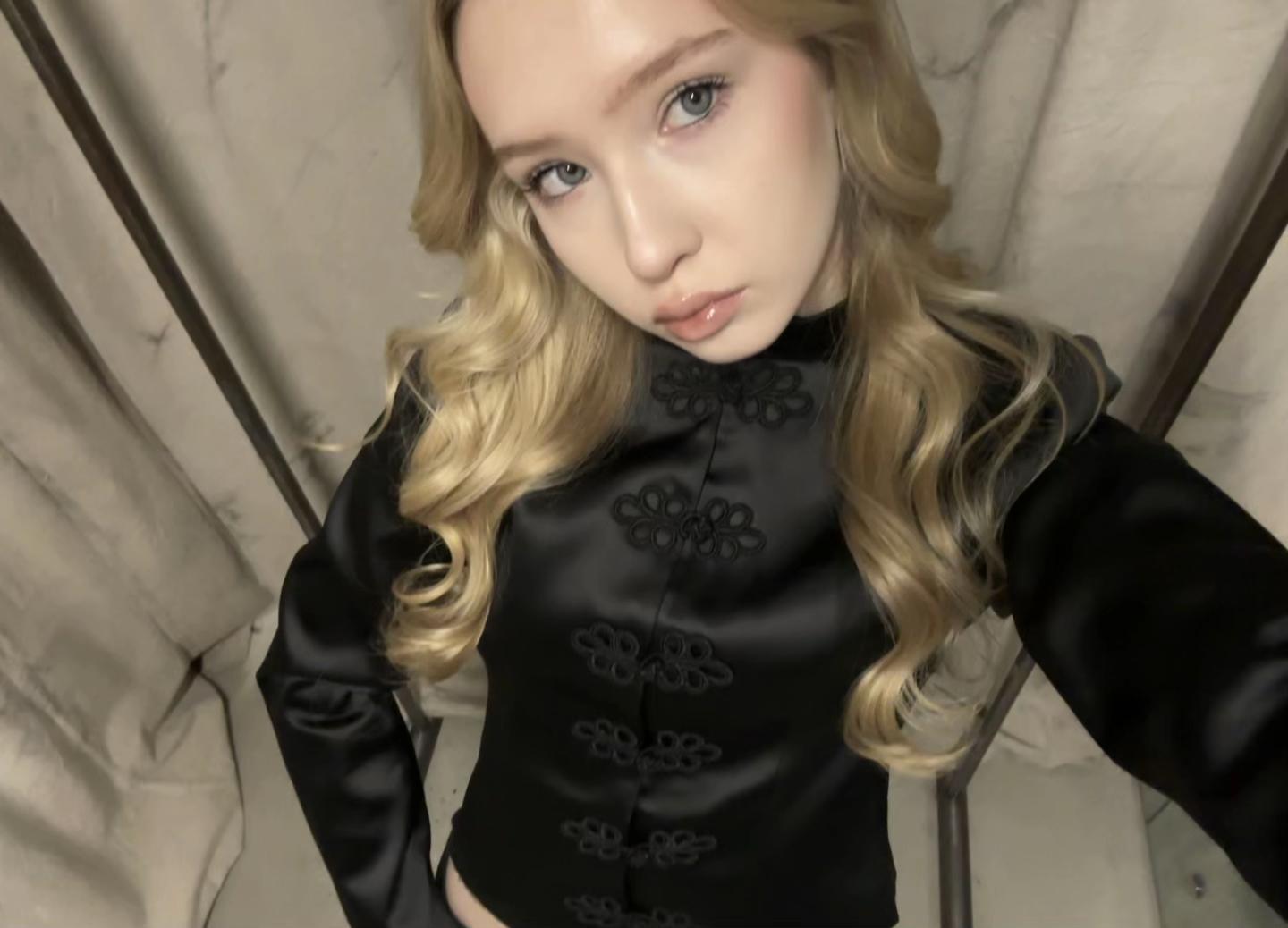 @😸
