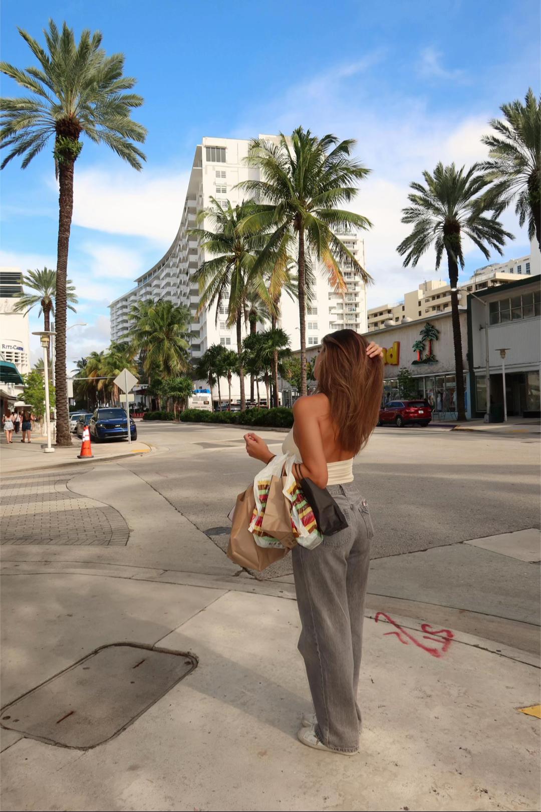 @L A R A 💌
