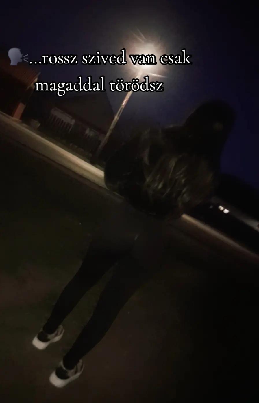 @Dzsenni_