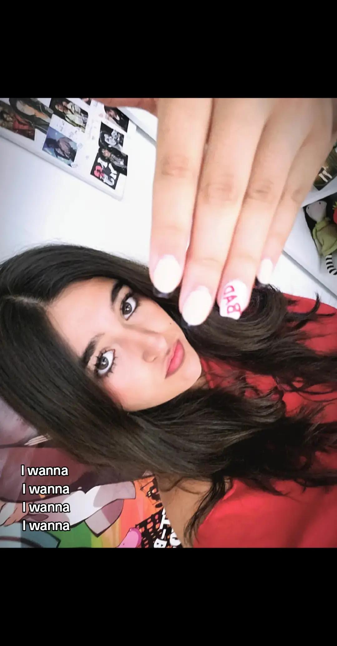 @Valeeerriiiaa 🌸🍀/🦈💥