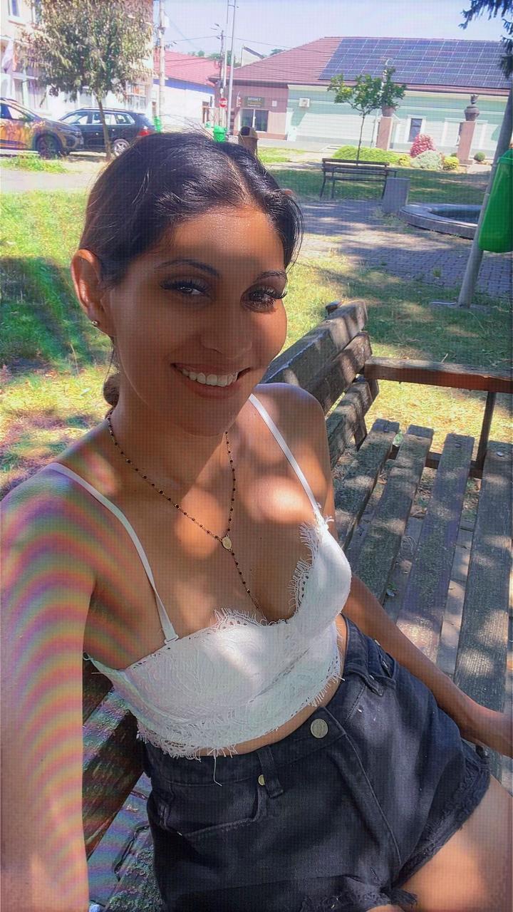 @💞💞Laura brunețica👑 👑