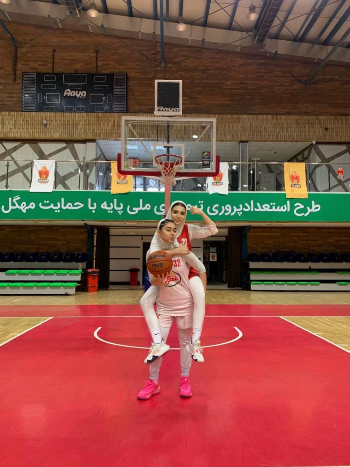 @لیآنا