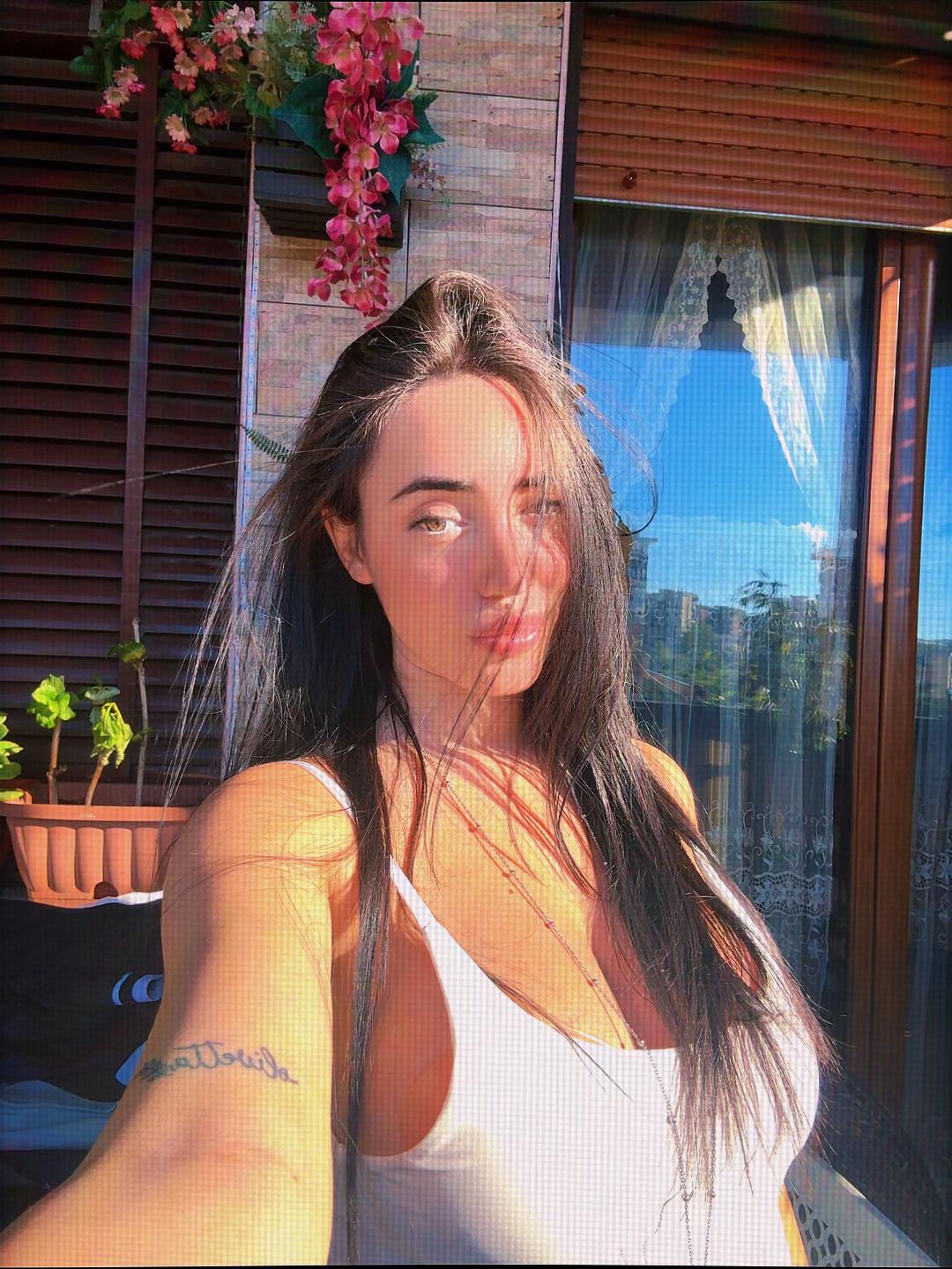 @𝓛𝓮𝓼𝓼𝔂🖤