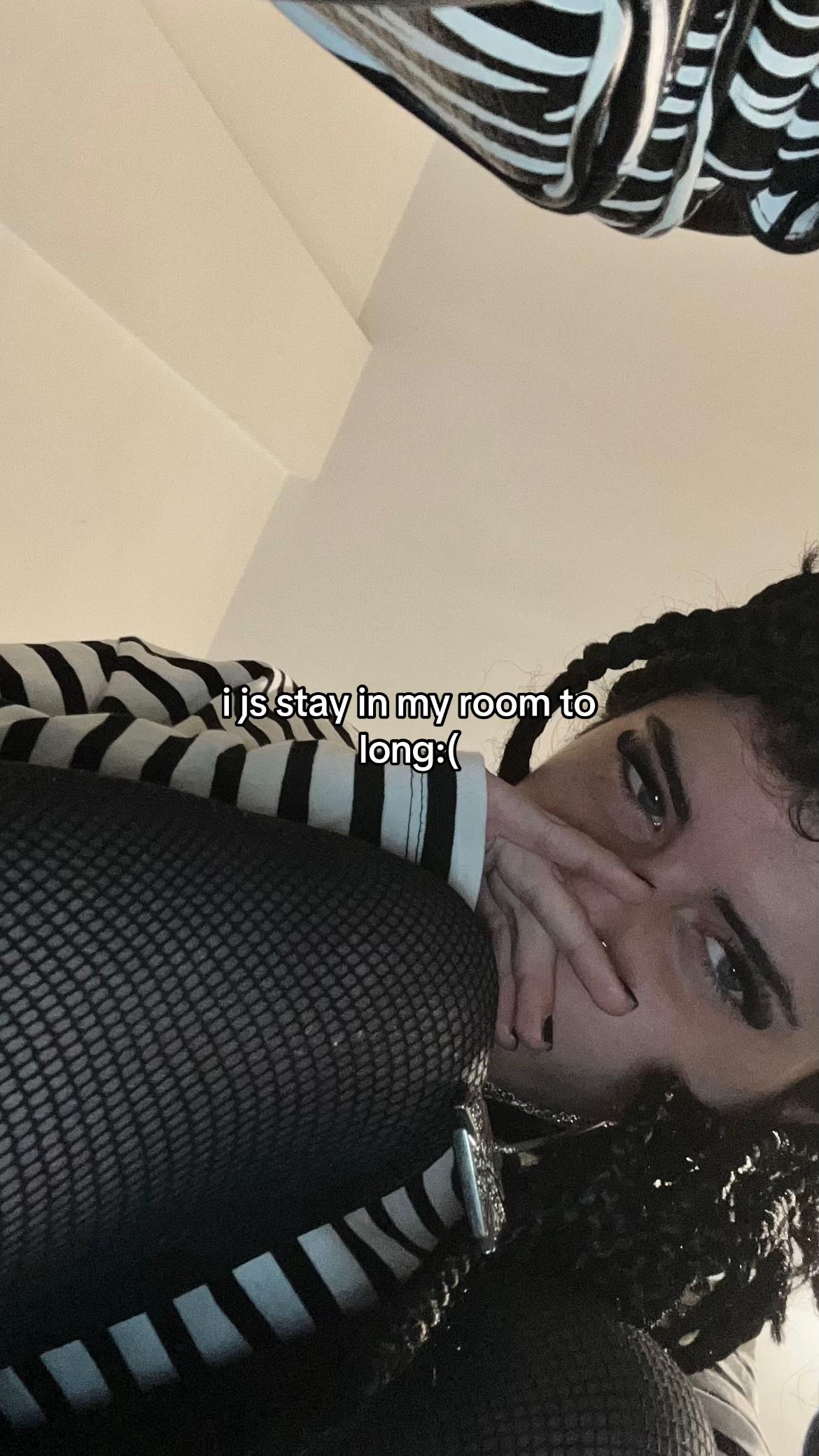 @whosdishoe
