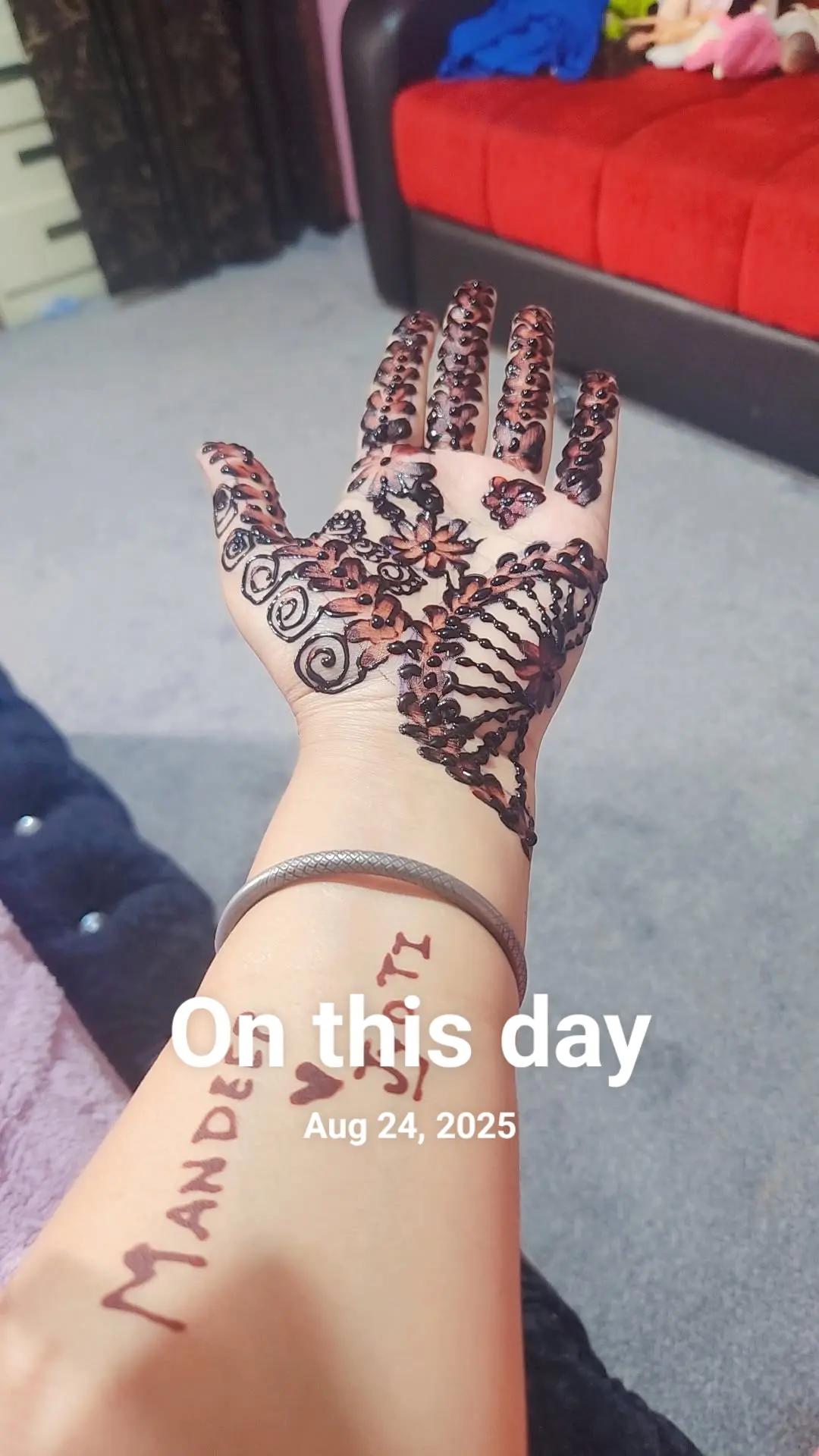 @MAAHI NEGI 👸