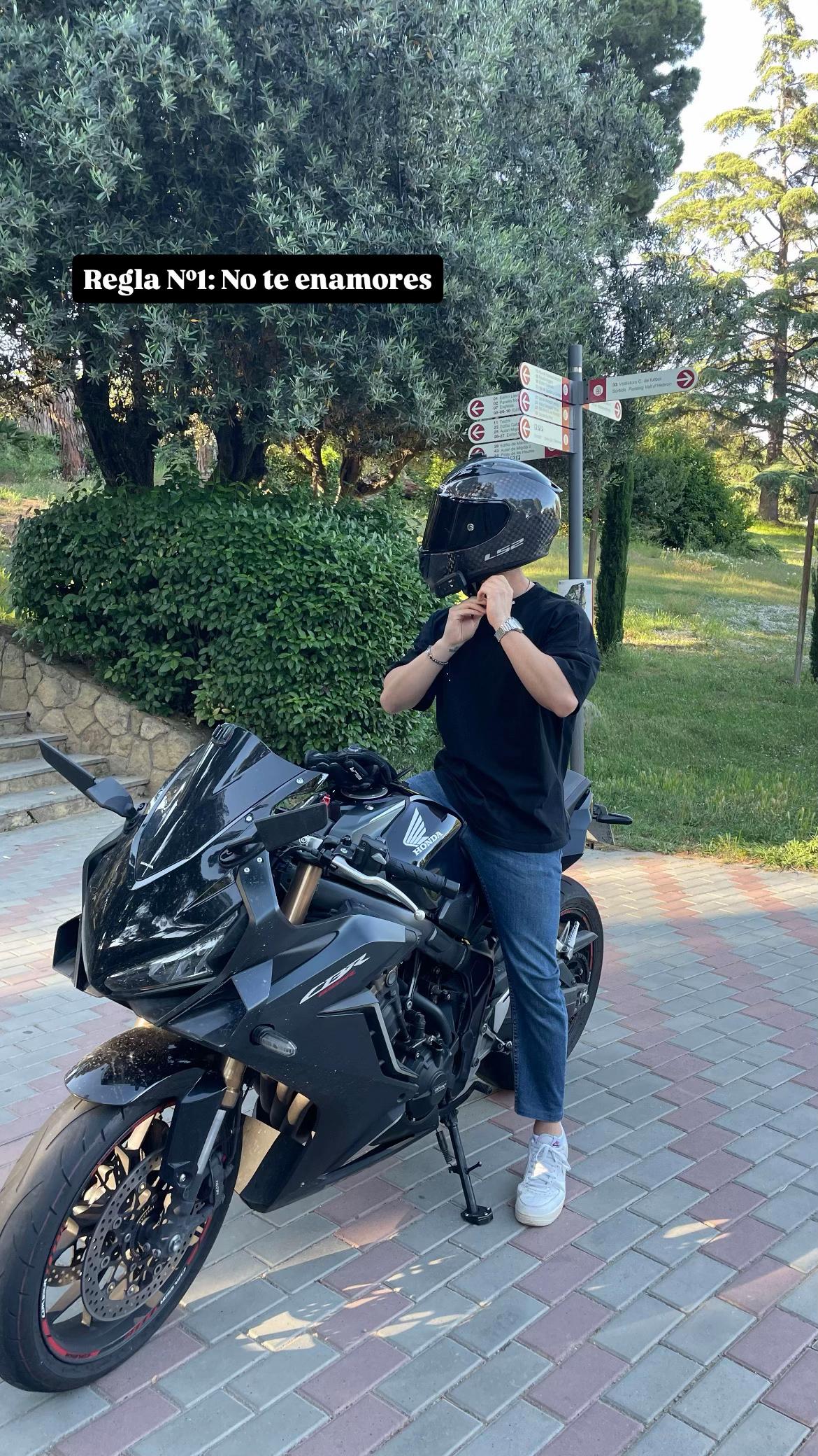 @𝐏