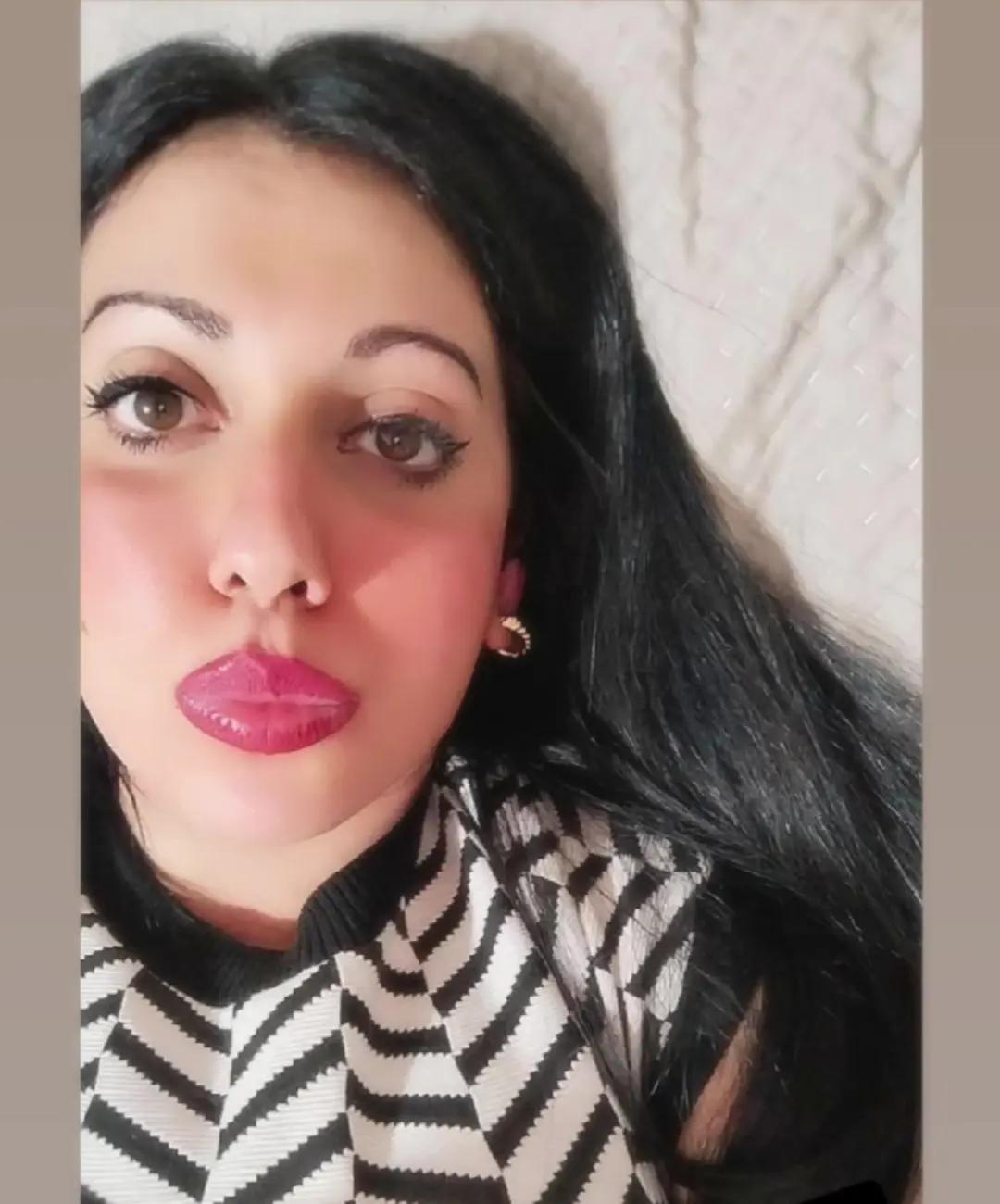 @• Rossella