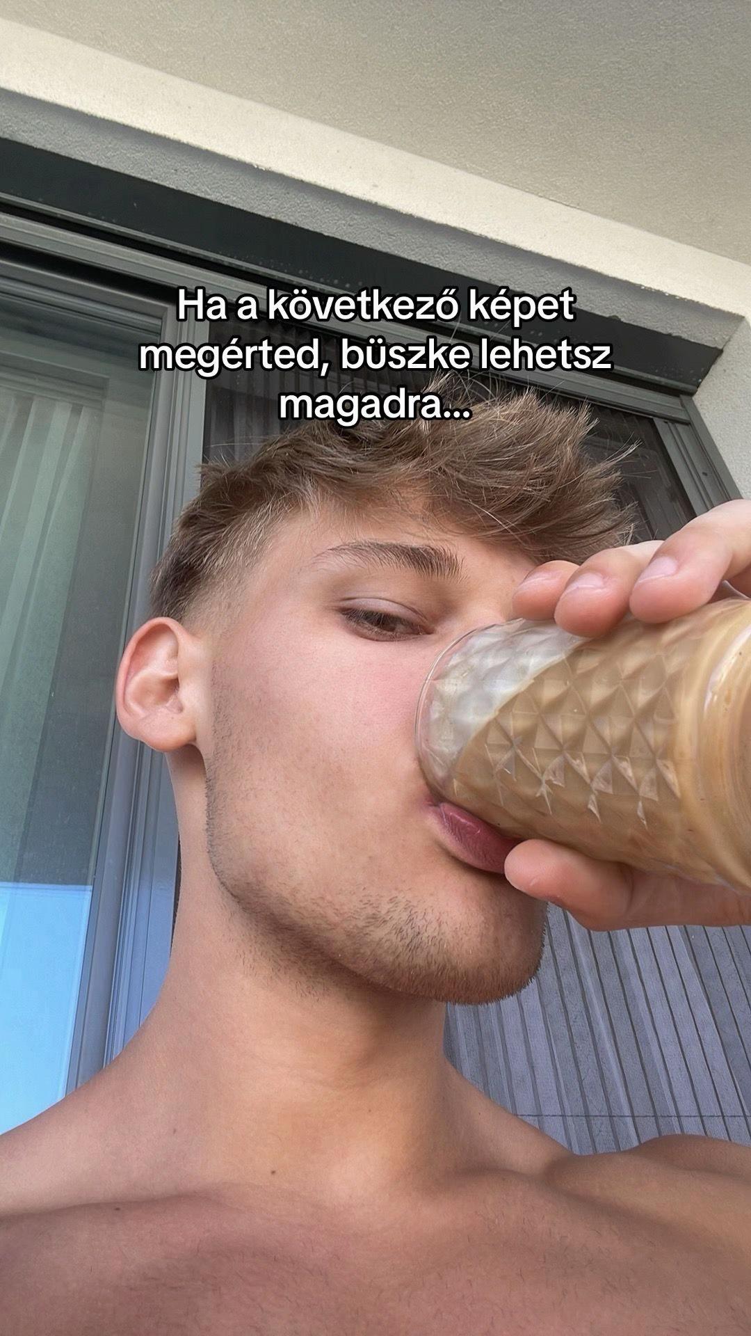 @Molnár András