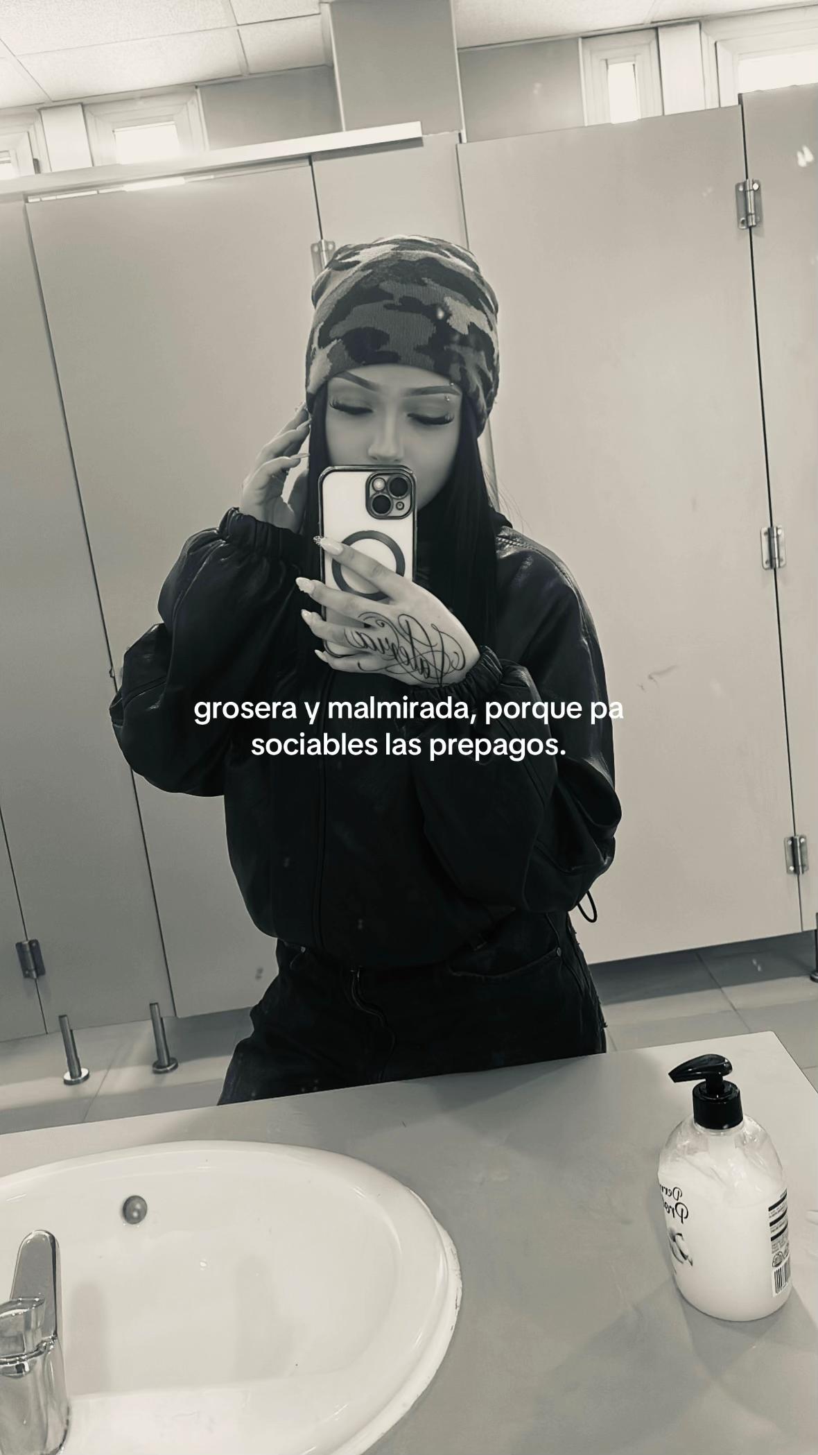 @𖣂