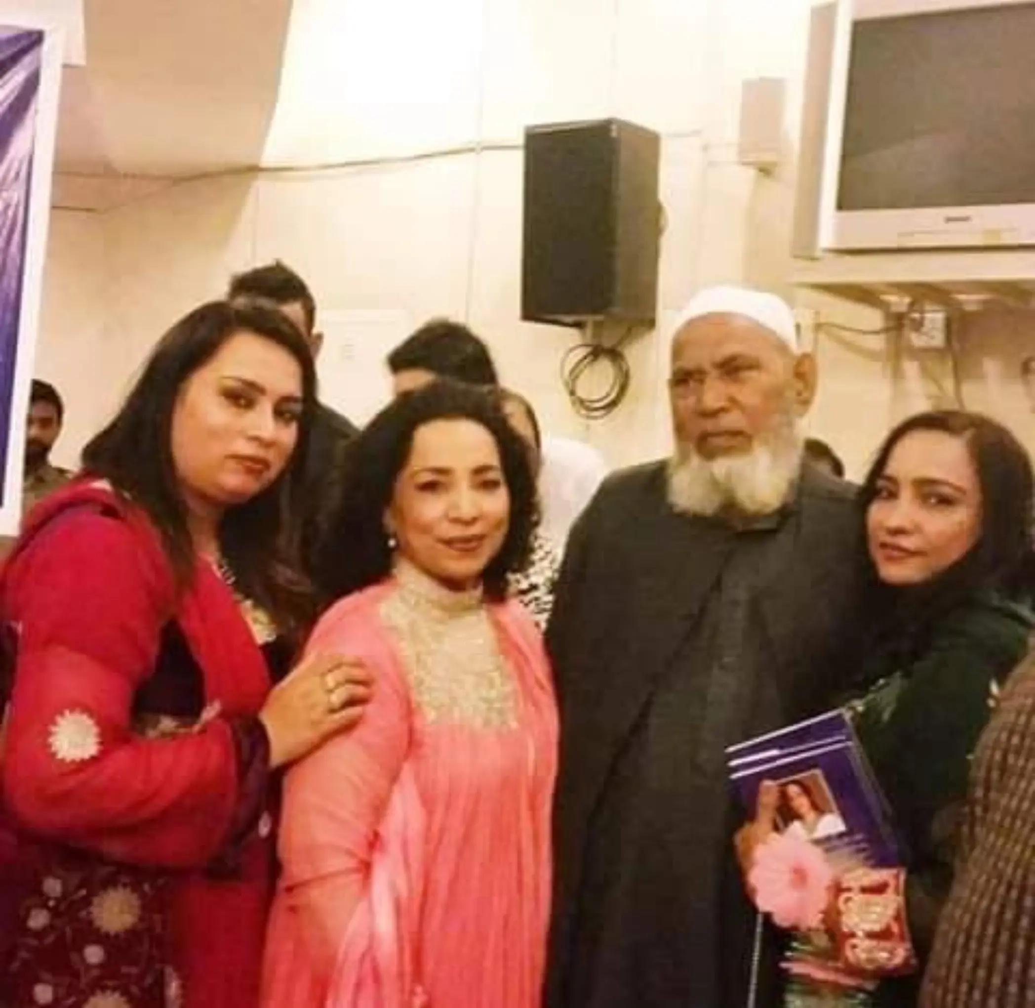 @Dr Nighat Nasim