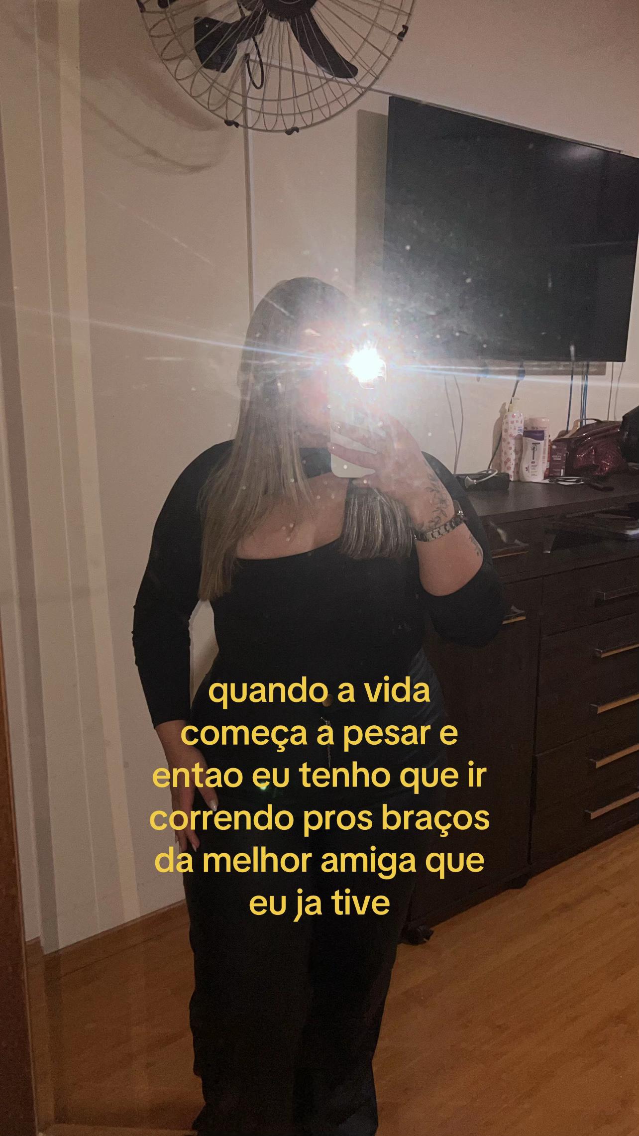 @_nicollysants