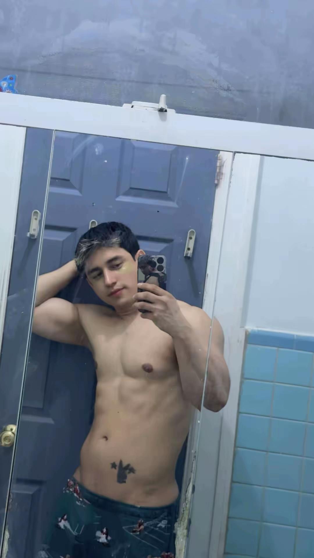 @Artu 🏳️&zwj;🌈
