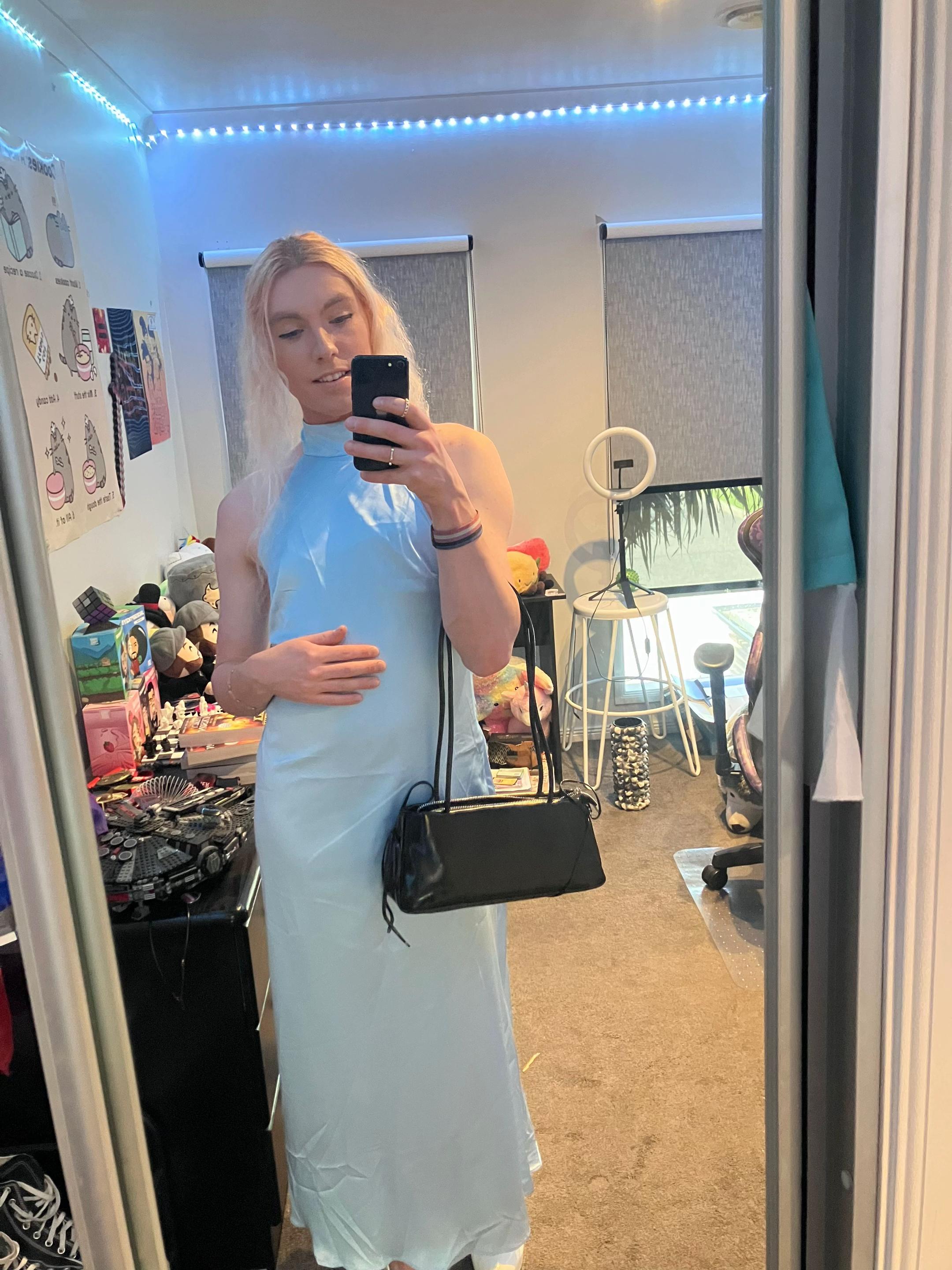 @Foxy_femboy