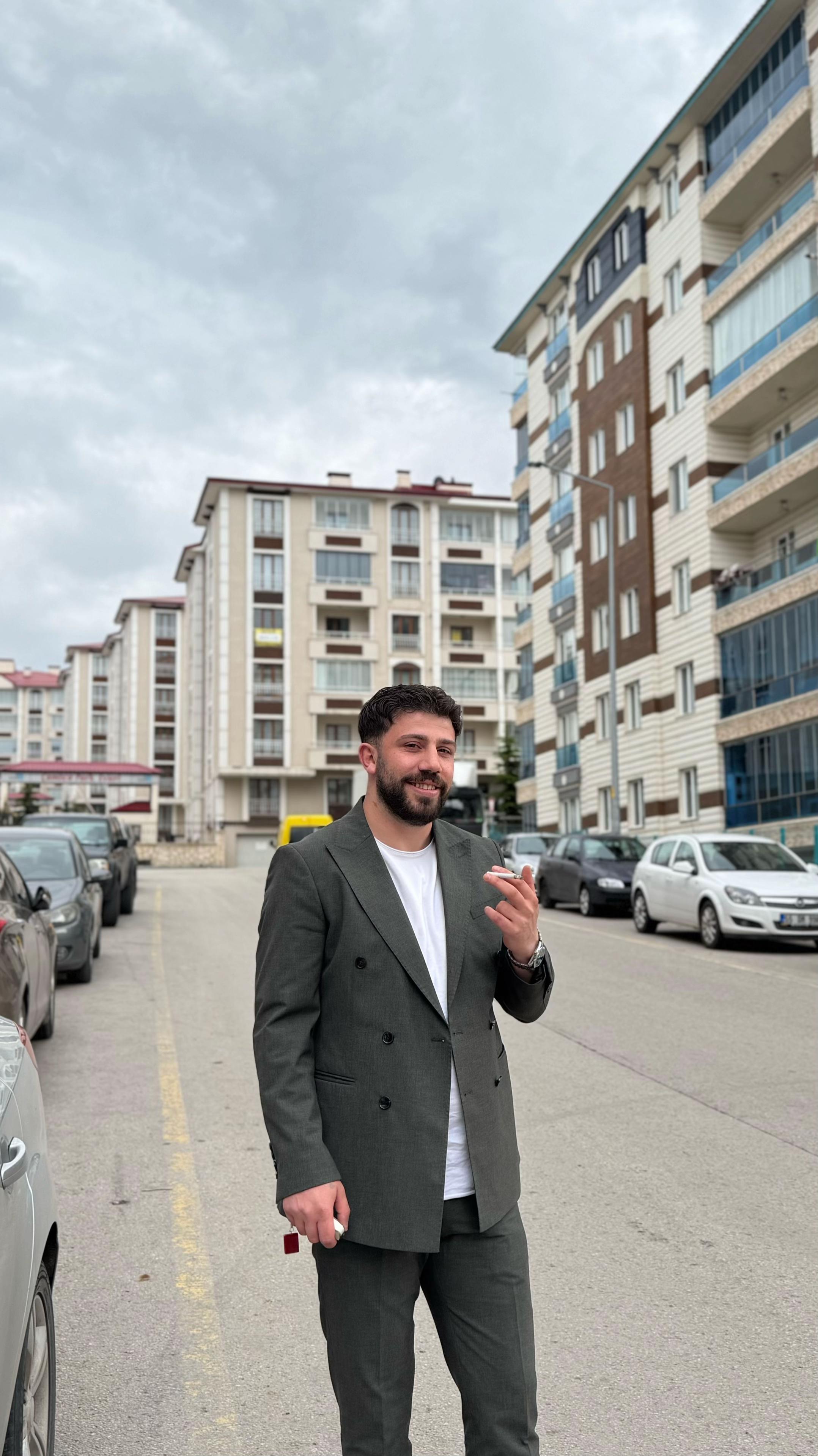 @&Ouml;mer Tekin