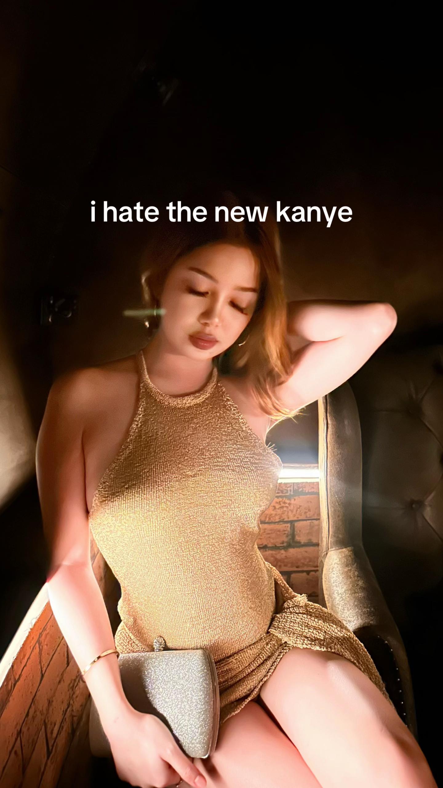 @𝒴 .