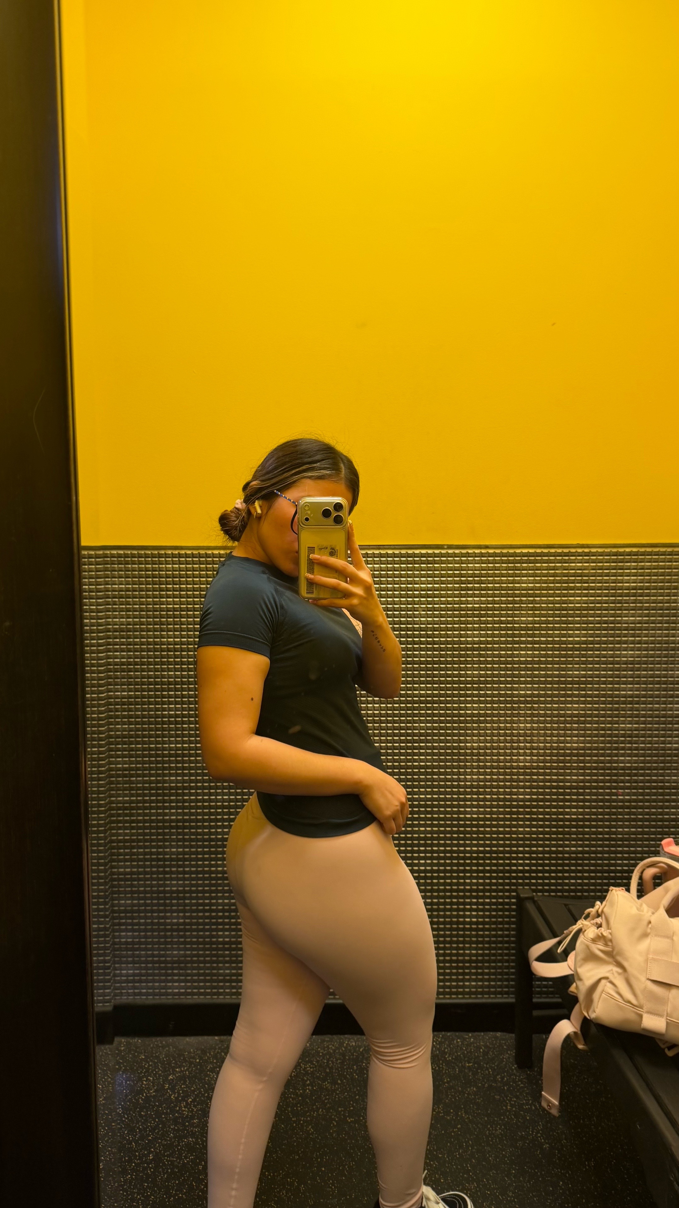 @M&oacute;nica