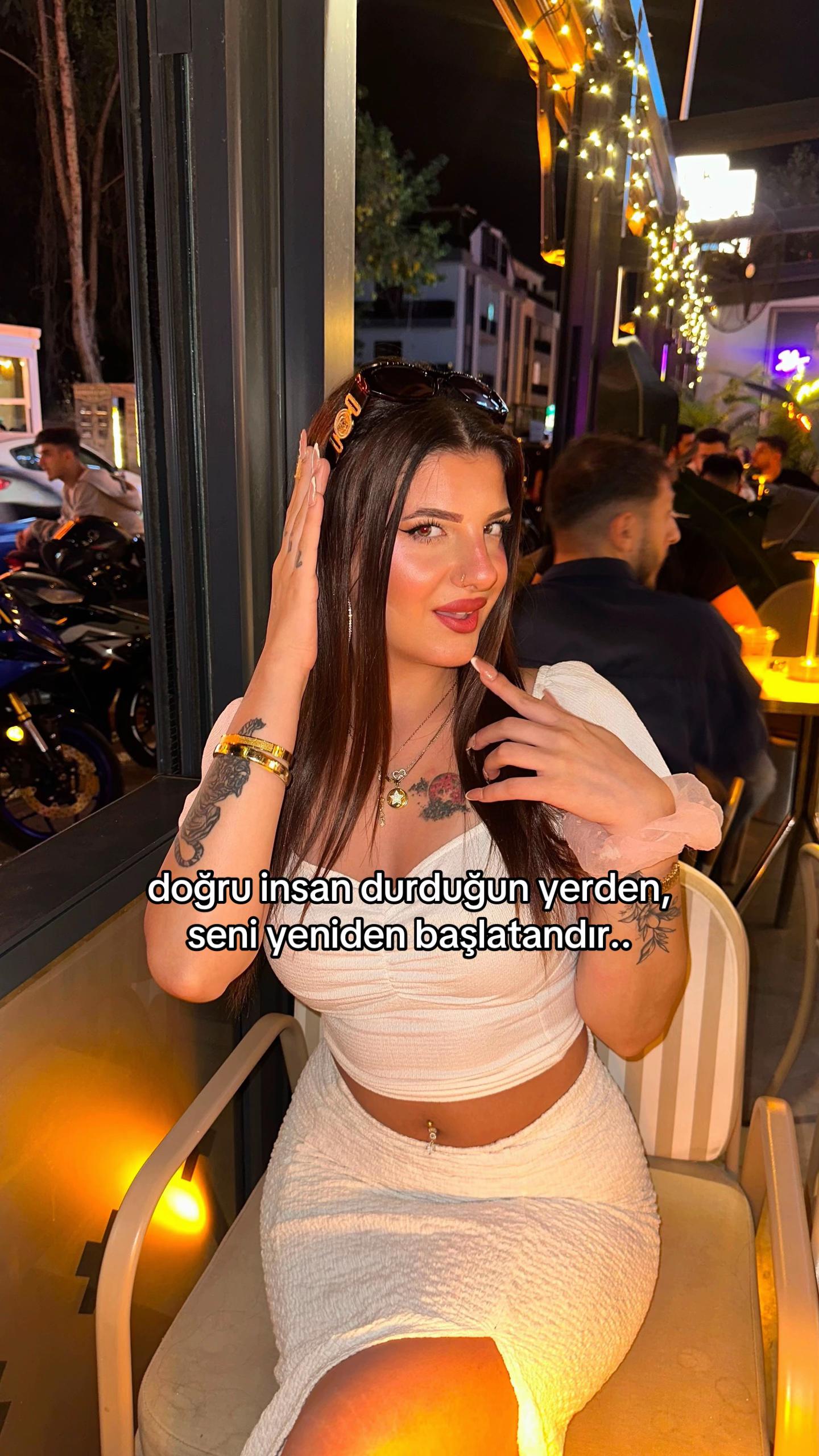 @Azra Eşref