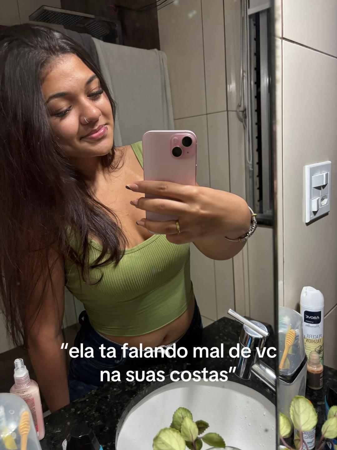 @mentira, é a Lara