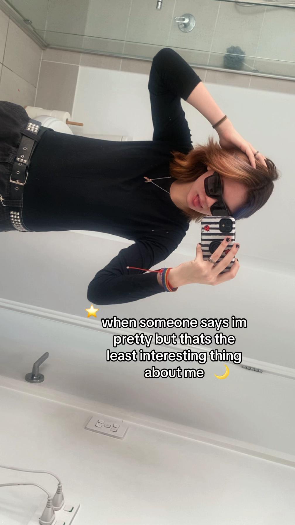 @Zee🐞 (moonys version)