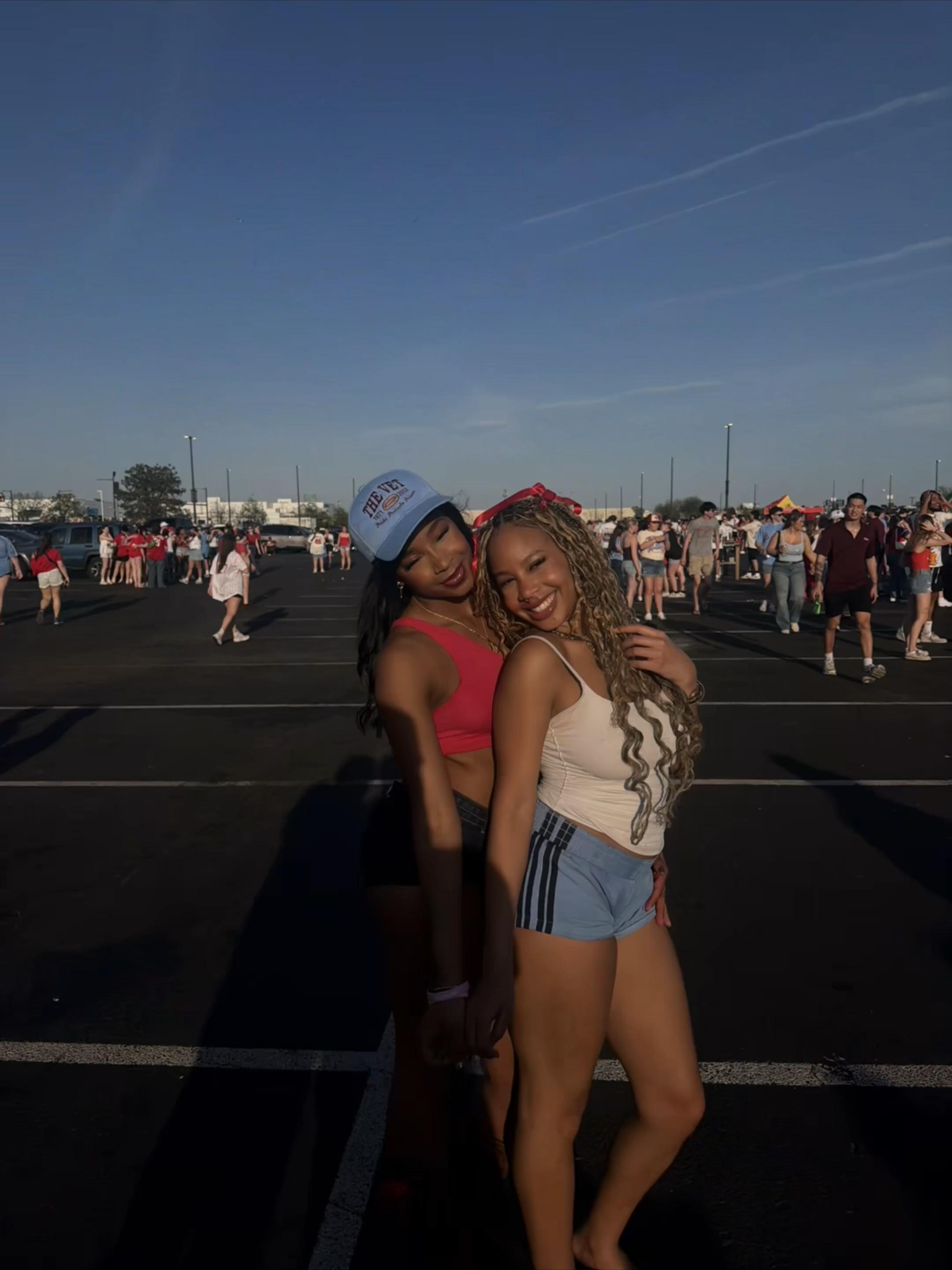 @Ella