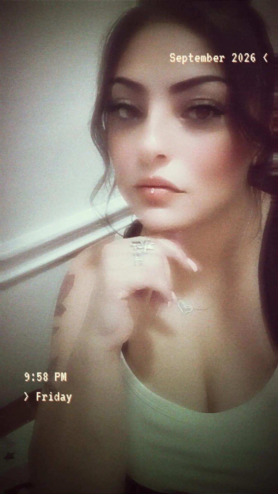 @Dee 💋💋💋💋