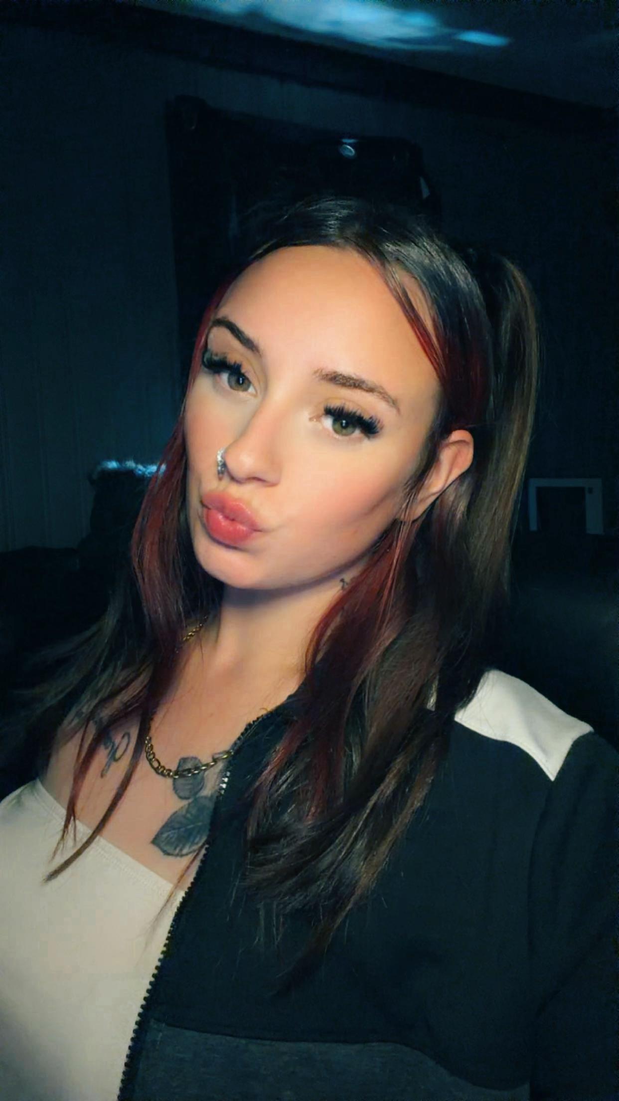 @Nessa•🍒💣•Medical Mom