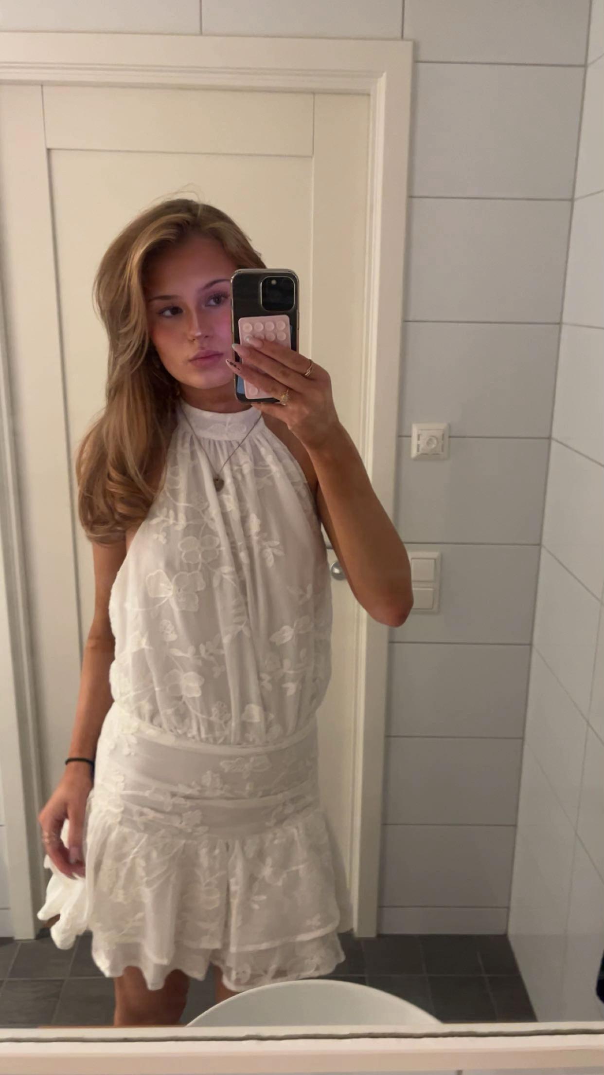 @EmmyblidSpam🍾