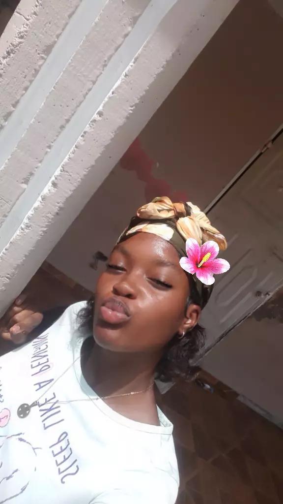 @Poup&eacute;e💕🌷 Dora 🐝