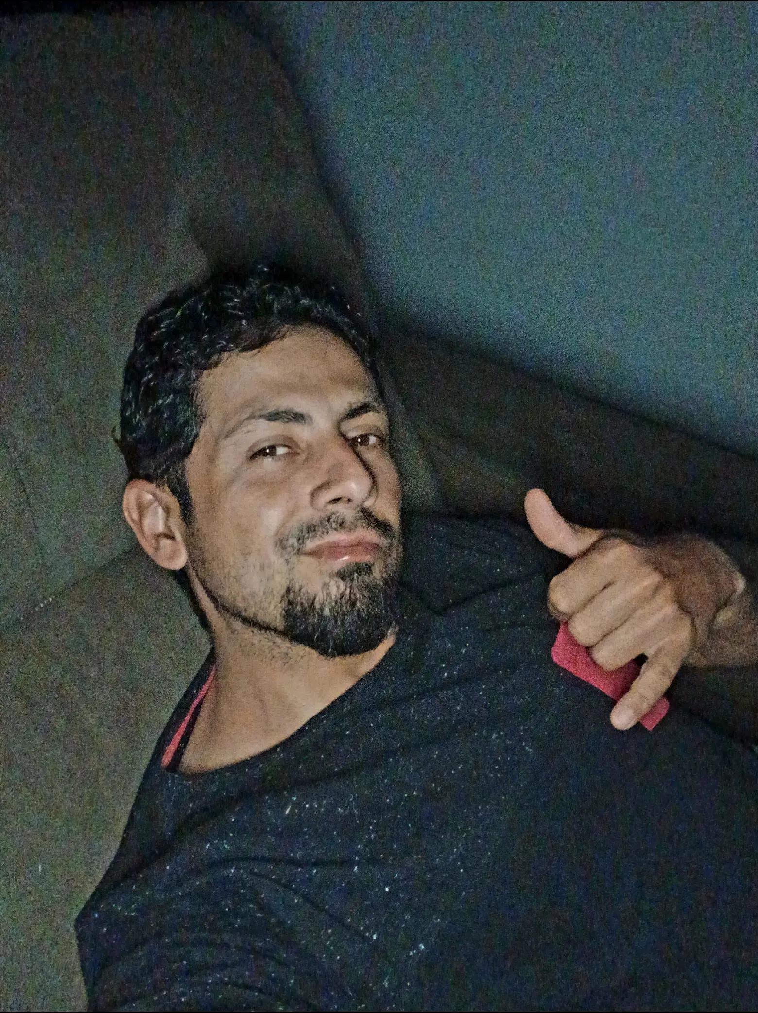 @Elias