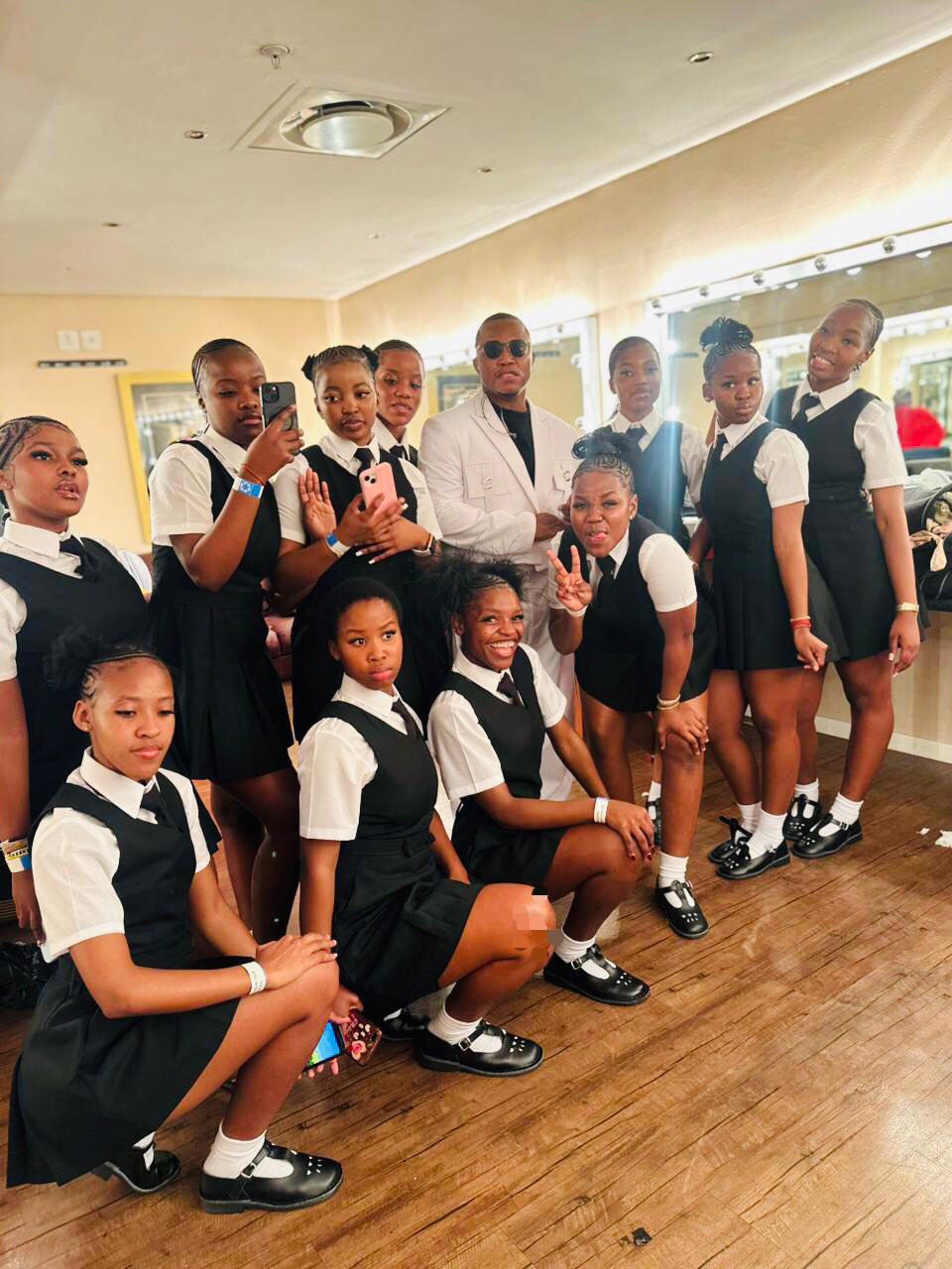 @Aphelele🌟