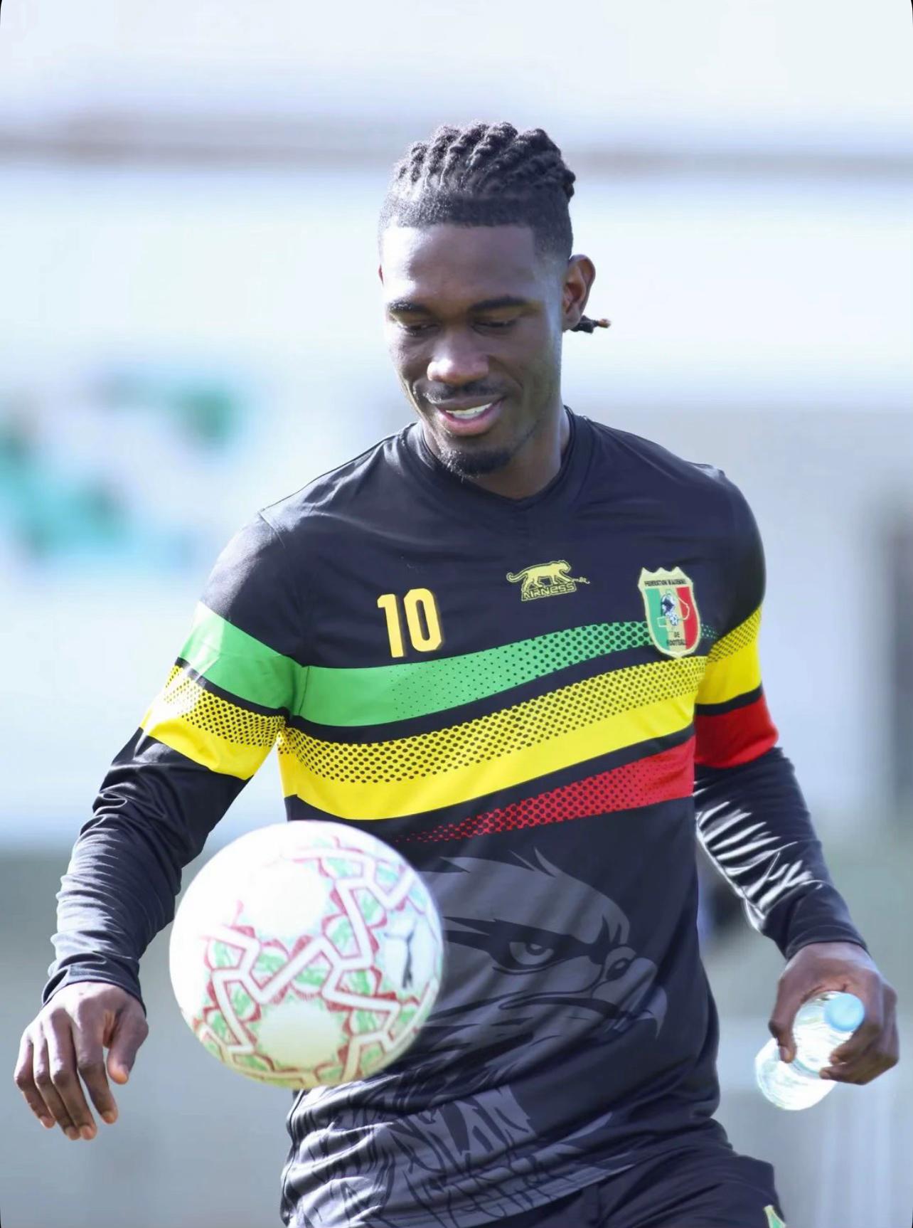 @FAN CLUB Yves Bissouma