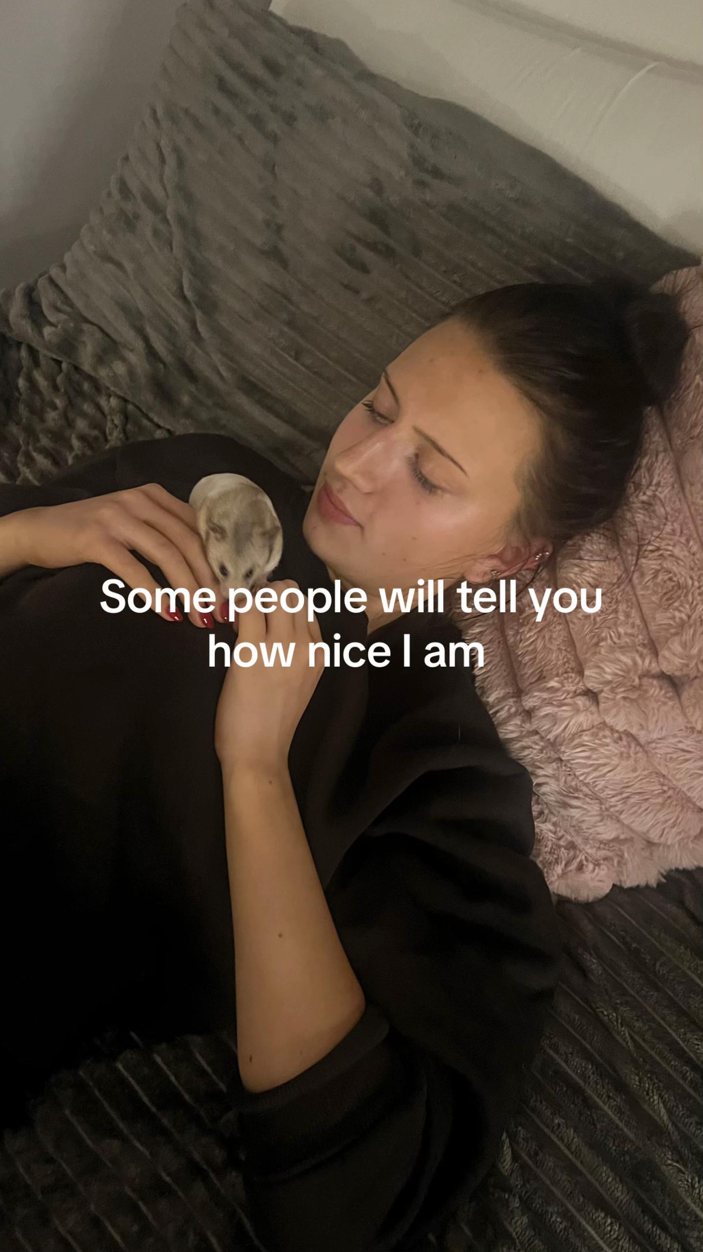 @HOLLIE BARRATT