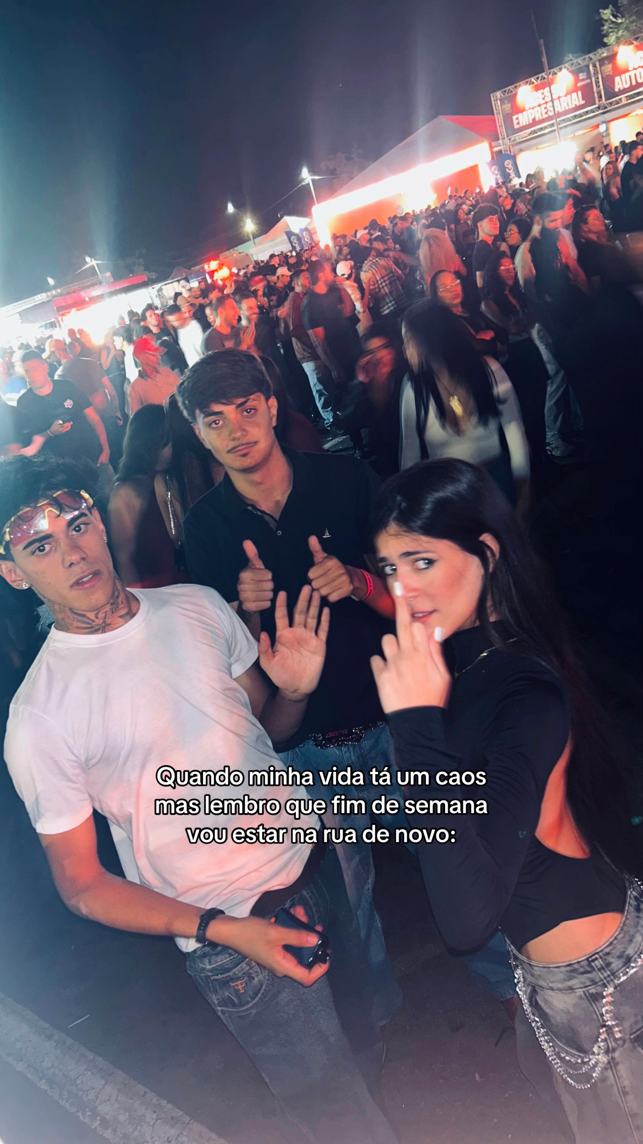 @melzinha_moraess