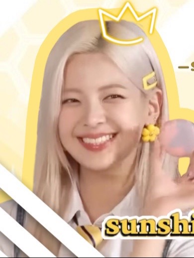 @𝓢𝓗𝓐𝓨 Loves Lia 💛