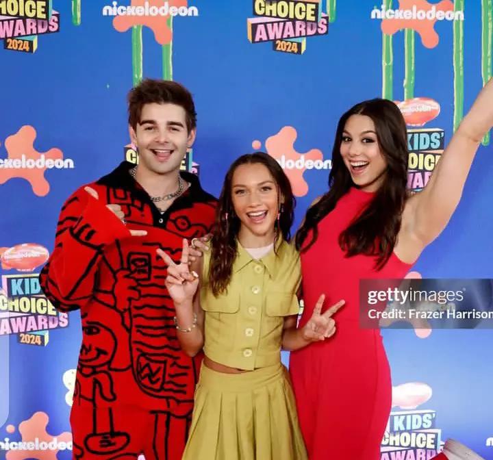 @Maya Le Clark Fans page
