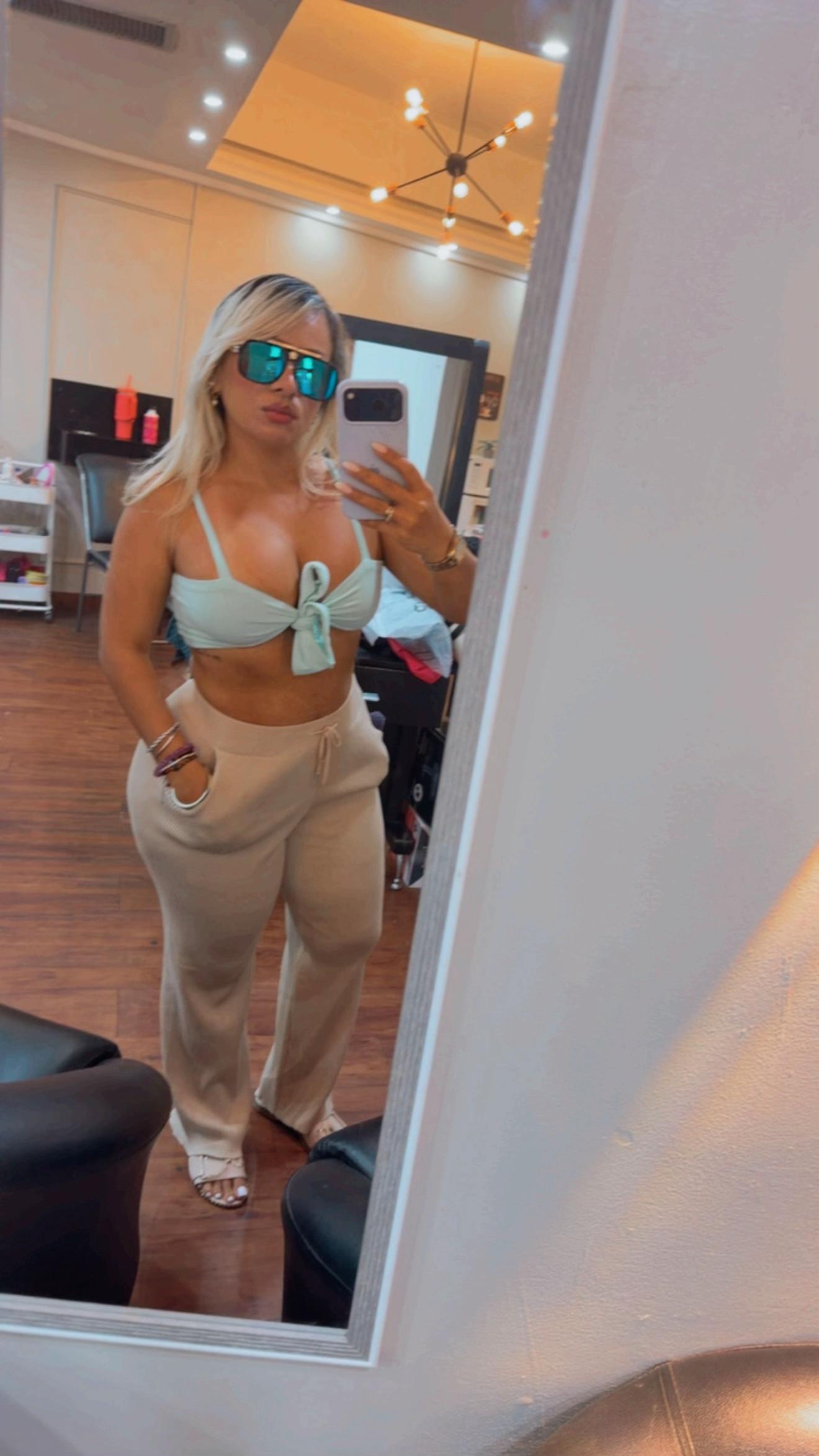 @Vecky25